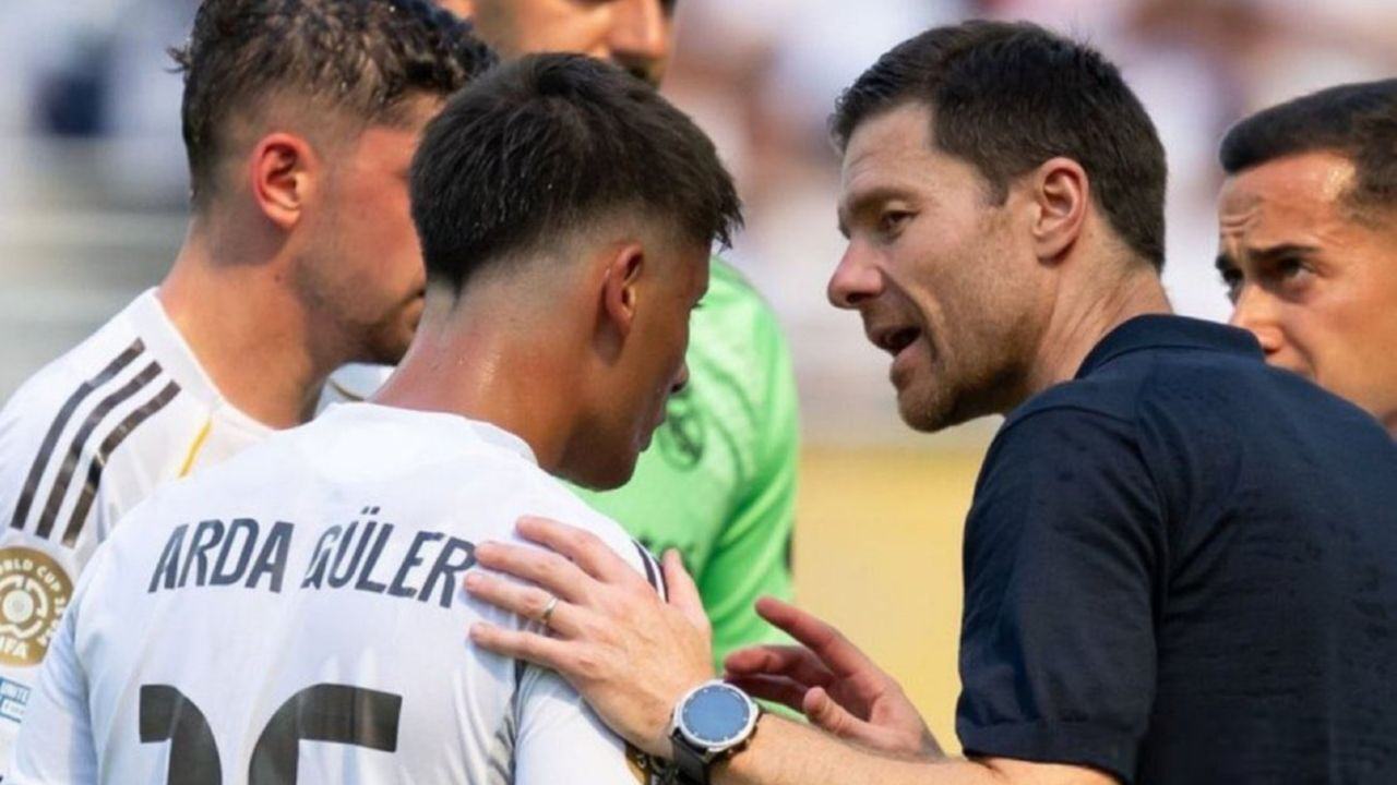 Real Madrid'de Arda Güler krizi çıktı: Xabi Alonso'nun kararı ortalığı fena karıştırdı Real Madrid'de Arda Güler krizi çıktı: Xabi Alonso'nun kararı ortalığı fena karıştırdı - 1. Resim