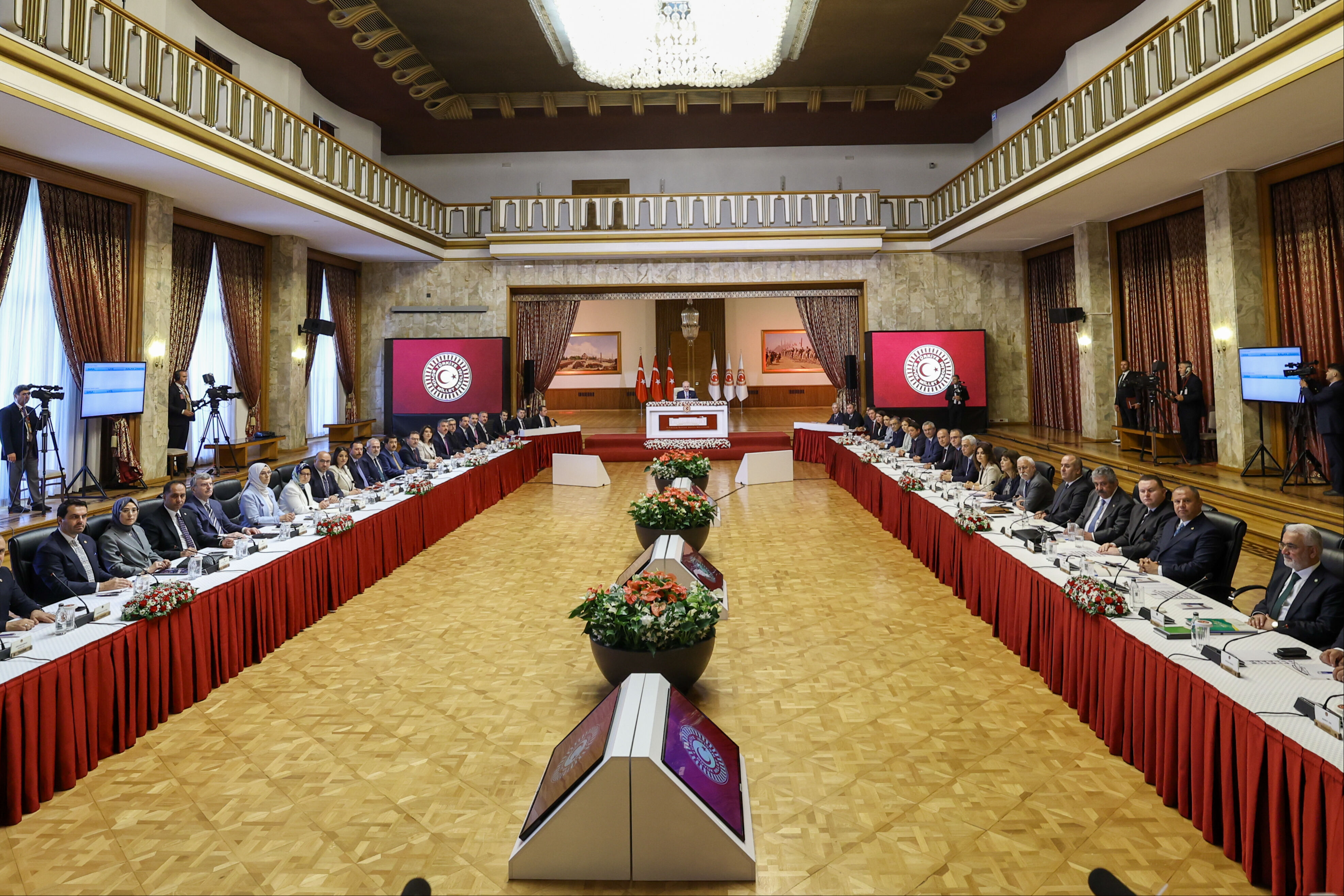 TBMM'deki komisyon toplantısı sona erdi! Güler, Yerlikaya ve Kalın ikinci toplantıya davet edildi TBMM'deki komisyon toplantısı sona erdi! Güler, Yerlikaya ve Kalın ikinci toplantıya davet edildi - 1. Resim