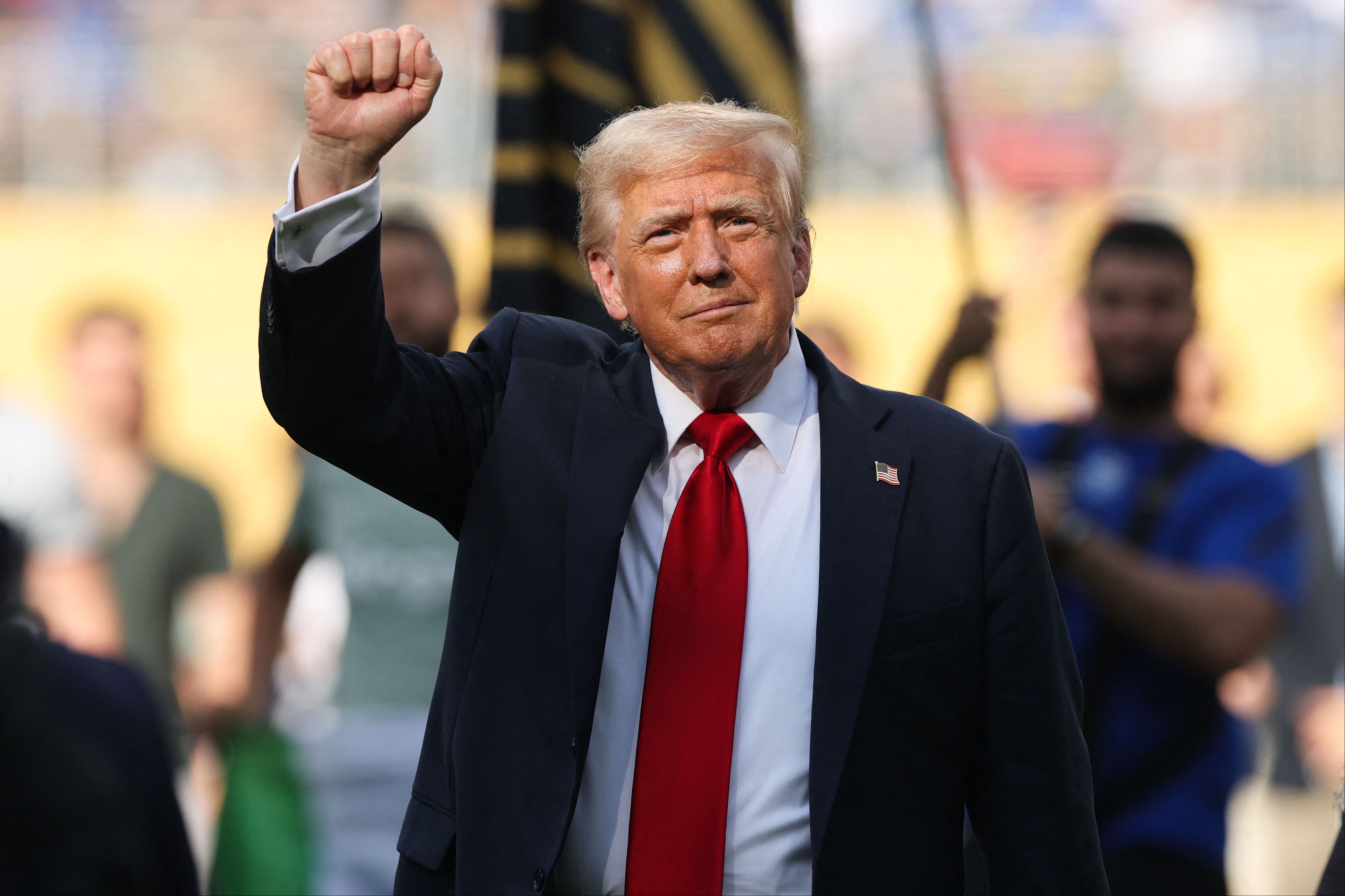 Yıldız futbolcunun Donald Trump öfkesi! Kimse bir şey diyememiş: Çok korktuk ve sinirlendik! Yıldız futbolcunun Trump öfkesi! Kimse bir şey diyememiş: Çok korktuk ve sinirlendik! - 2. Resim