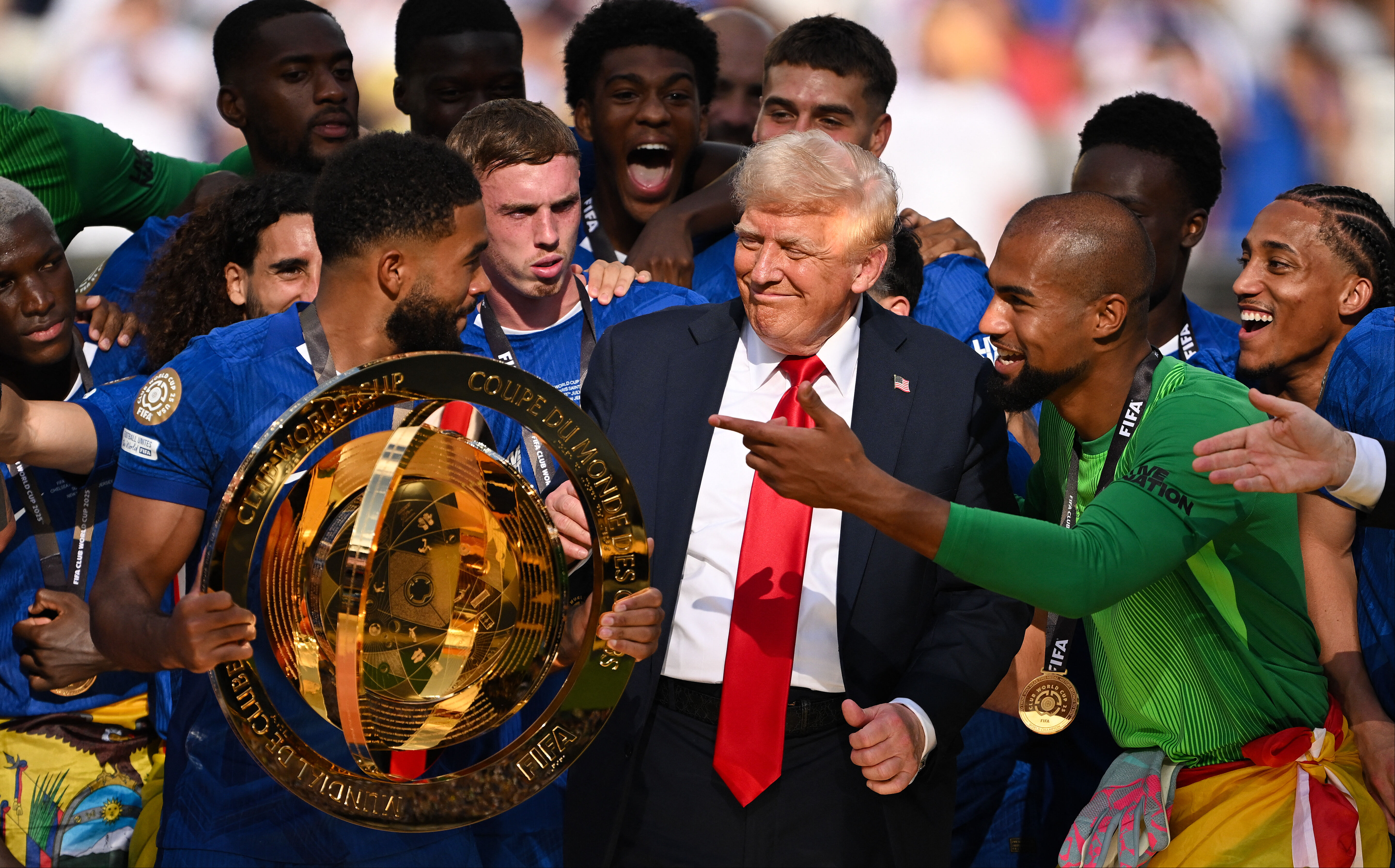 Yıldız futbolcunun Donald Trump öfkesi! Kimse bir şey diyememiş: Çok korktuk ve sinirlendik! Yıldız futbolcunun Trump öfkesi! Kimse bir şey diyememiş: Çok korktuk ve sinirlendik! - 4. Resim