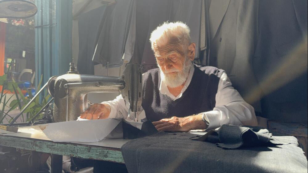 1950'de başladı, 75 yıldır devam ediyor! Gözlük bile kullanmıyor 1950'de başladı, 75 yıldır devam ediyor! Gözlük bile kullanmıyor - 1. Resim