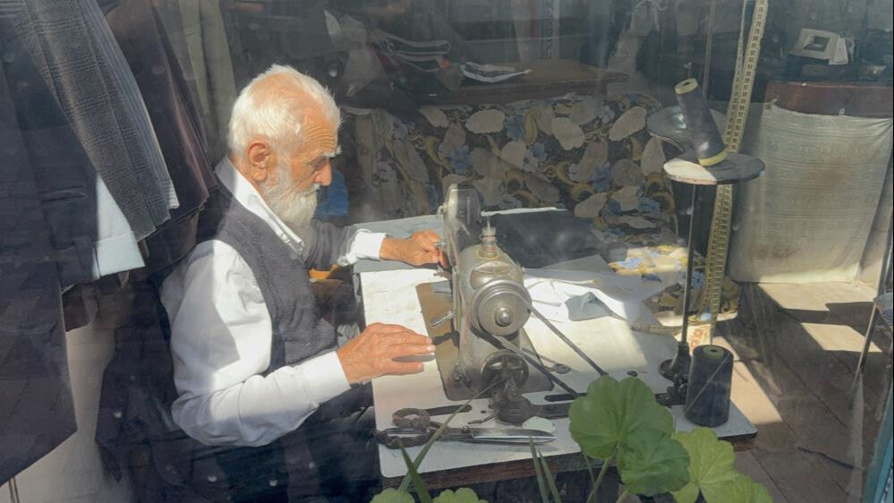 1950'de başladı, 75 yıldır devam ediyor! Gözlük bile kullanmıyor 1950'de başladı, 75 yıldır devam ediyor! Gözlük bile kullanmıyor - 2. Resim