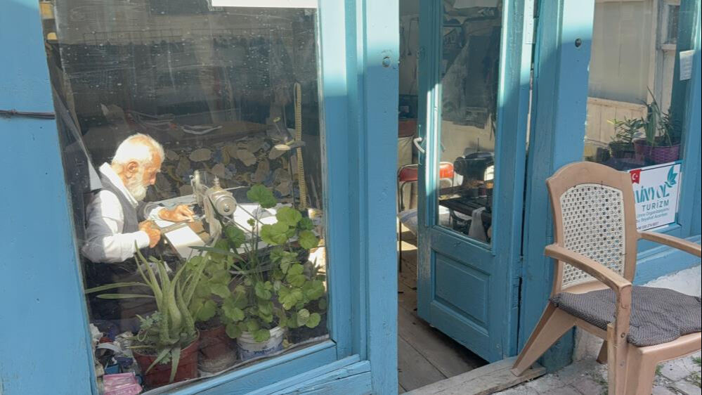 1950'de başladı, 75 yıldır devam ediyor! Gözlük bile kullanmıyor 1950'de başladı, 75 yıldır devam ediyor! Gözlük bile kullanmıyor - 3. Resim