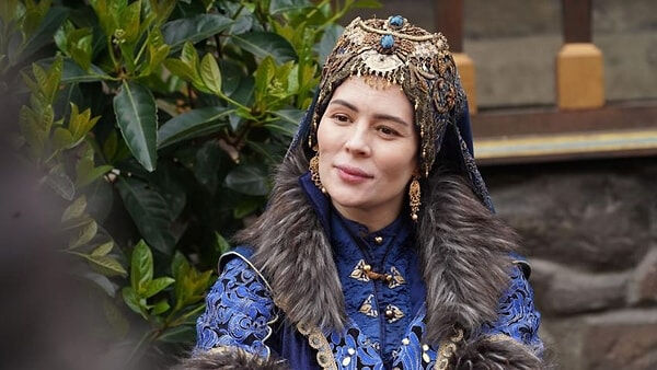 Berk Oktay ile Yıldız Çağrı Atiksoy'un evliliğinde çatlak mı var? Set arkadaşı detayı ortalığı karıştırdı Berk Oktay ile Yıldız Çağrı Atiksoy'un evliliğinde çatlak mı var? Set arkadaşı detayı ortalığı karıştırdı - 3. Resim