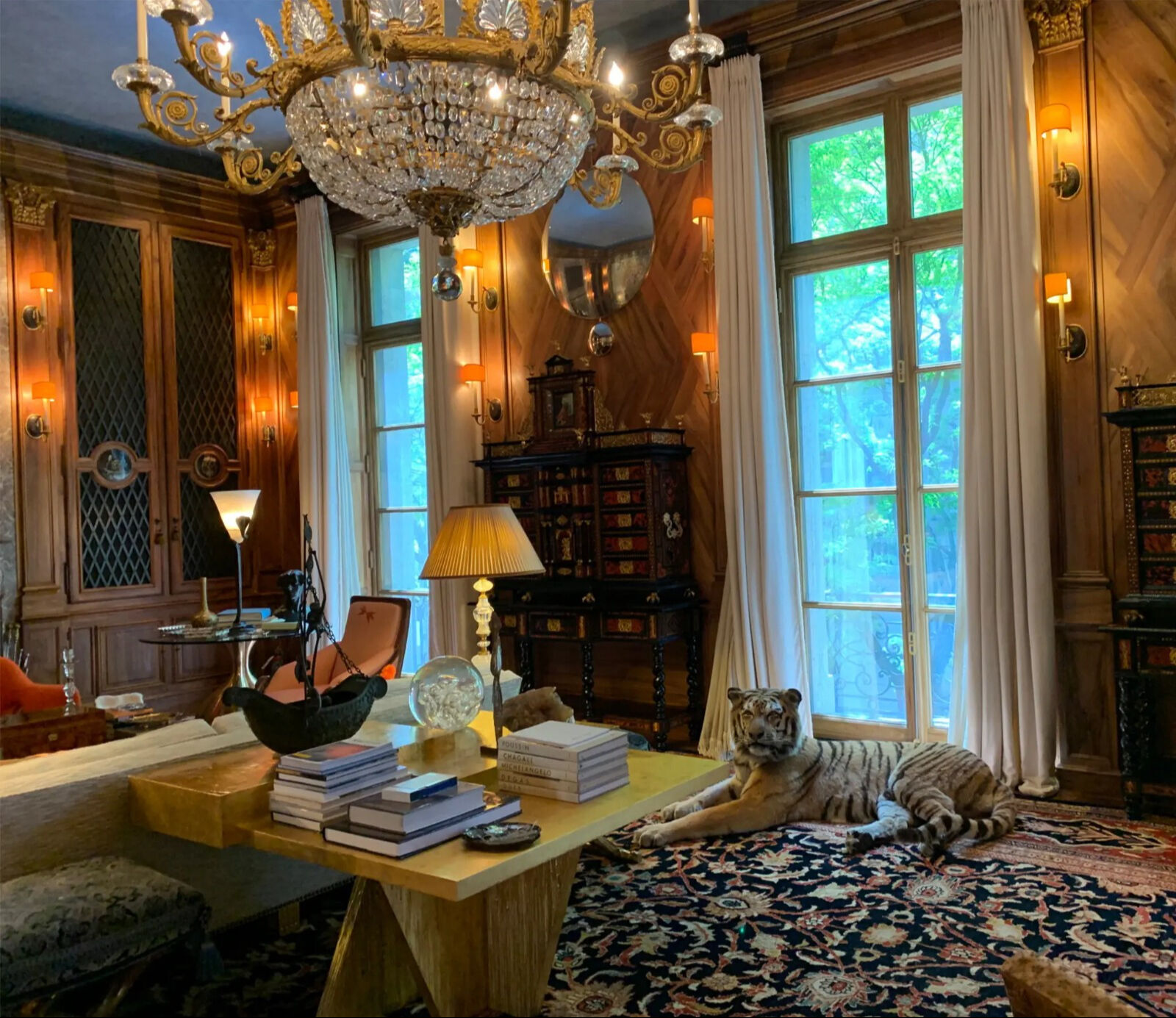 Epstein'ın 7 katlı malikanesinden öyle şeyler çıktı ki... Sır perdesi aralandı, karanlık geçmişi gözler önünde Epstein'ın 7 katlı malikanesinden öyle şeyler çıktı ki... Sır perdesi aralandı, karanlık geçmişi gözler önünde - 5. Resim