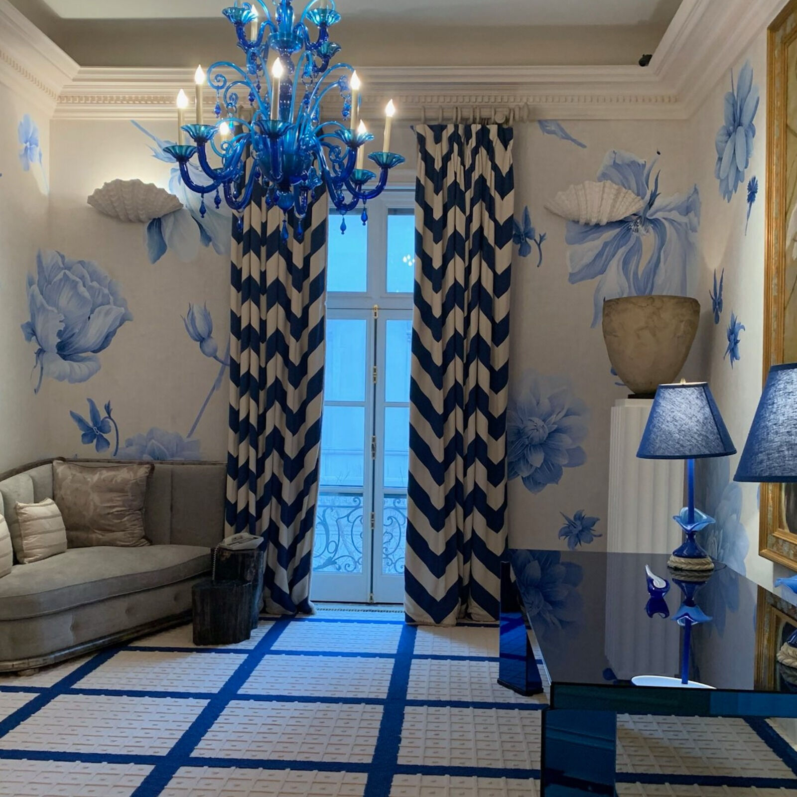 Epstein'ın 7 katlı malikanesinden öyle şeyler çıktı ki... Sır perdesi aralandı, karanlık geçmişi gözler önünde Epstein'ın 7 katlı malikanesinden öyle şeyler çıktı ki... Sır perdesi aralandı, karanlık geçmişi gözler önünde - 4. Resim