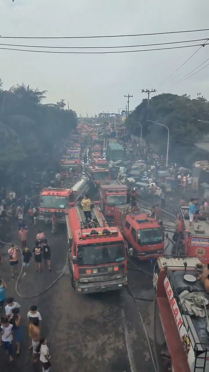 Filipinler'de her yeri alevler sardı! Üçüncü seviye alarm: Ekipler sevk edildi Filipinler'de her yeri alevler sardı! Üçüncü seviye alarm: Ekipler sevk edildi - 2. Resim