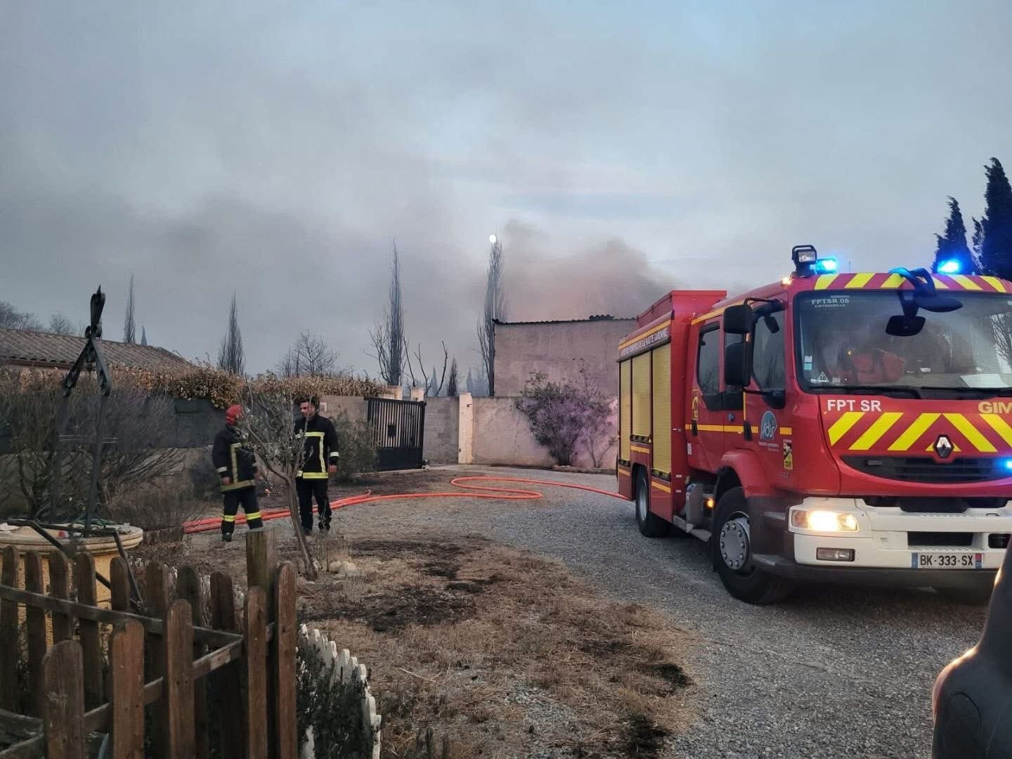 Fransa'da yangın felaketi! 13 bin hektarlık alan küle döndü: 1 ölü, çok sayıda yaralı var Fransa'da yangın felaketi! 13 bin hektarlık alan küle döndü: 1 ölü, çok sayıda yaralı var - 1. Resim