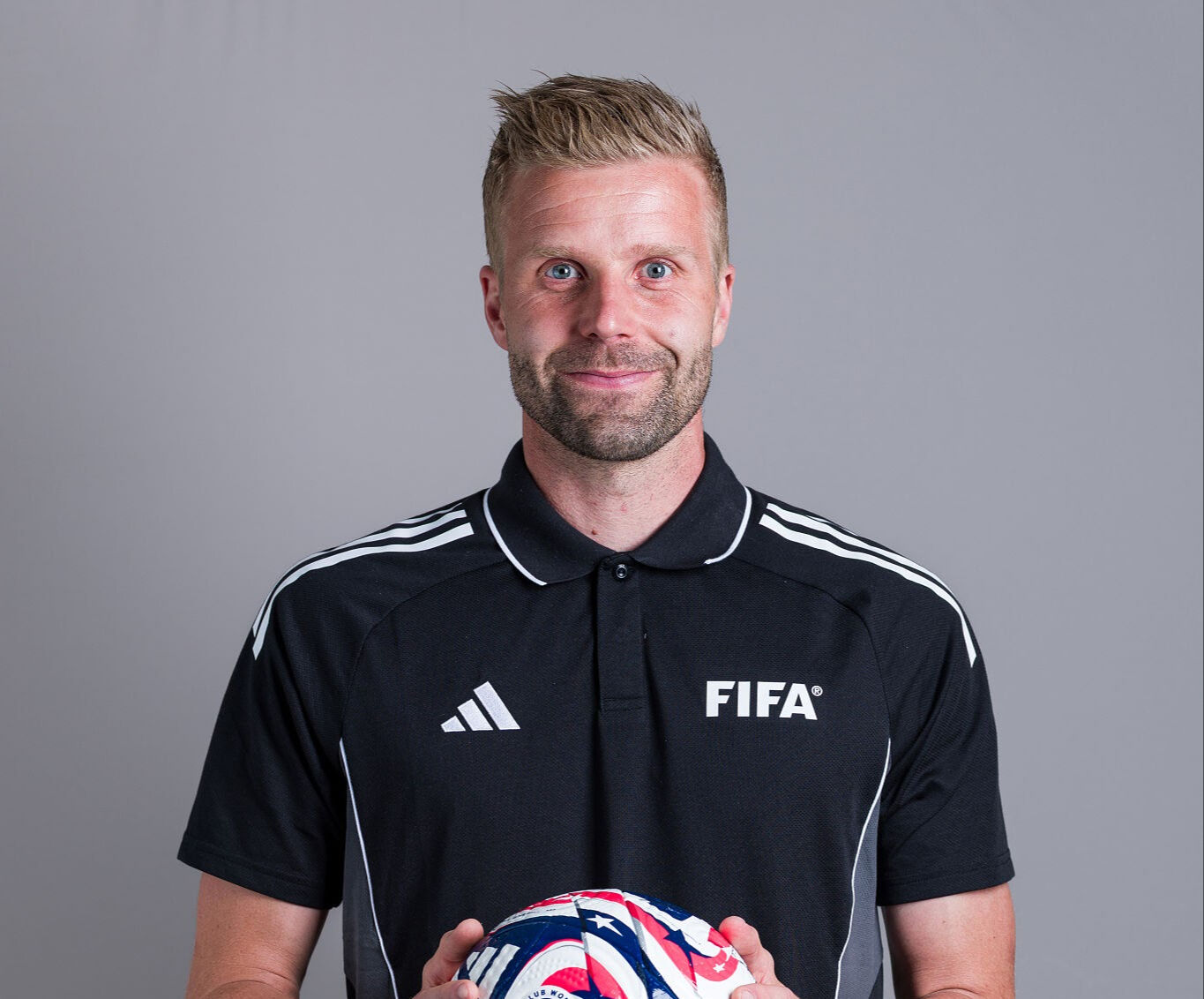 Glenn Nyberg nereli, hangi maçları yönetti? Fenerbahçe - Feyenoord maçını yönetecek! Glenn Nyberg nereli, hangi maçları yönetti? Fenerbahçe - Feyenoord maçını yönetecek! - 3. Resim