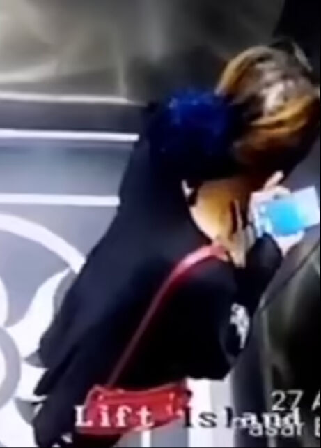 Havalimanında asansör faciası! Genç kadın boşluğa atladı: O anlar kamerada Havalimanında asansör faciası! Genç kadın boşluğa atladı: O anlar kamerada - 2. Resim