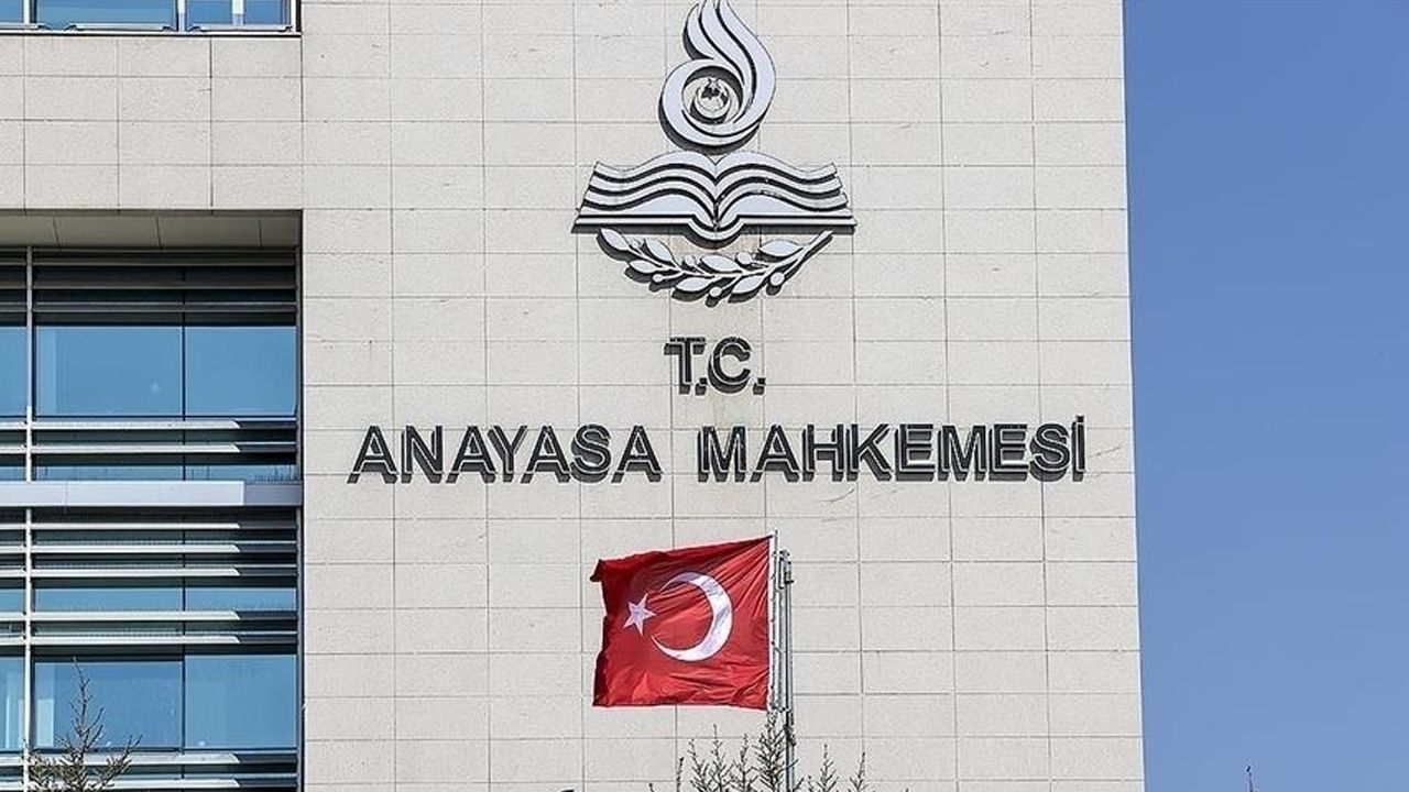 İki siyasi partinin hukuki varlıkları sona erdi