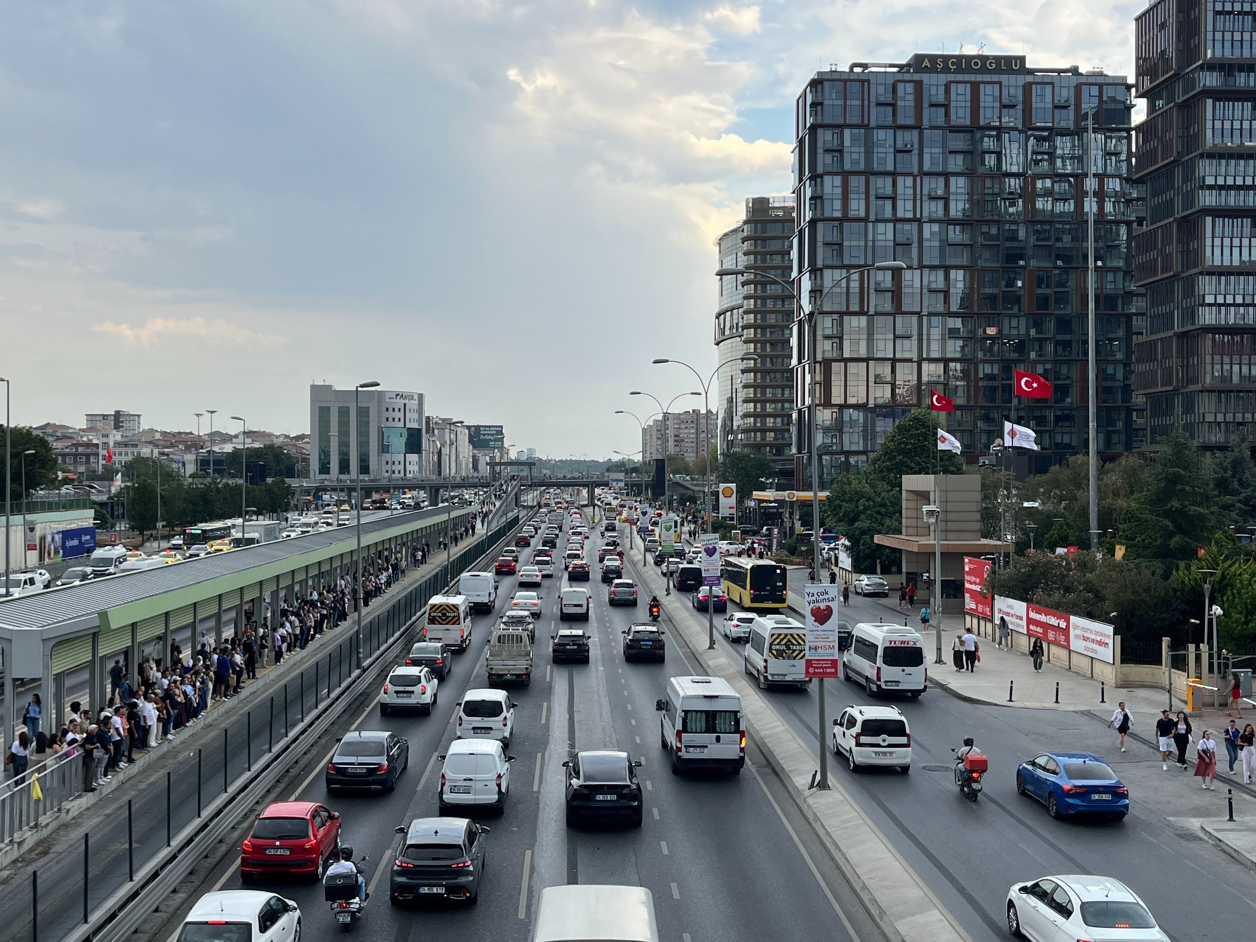 İstanbul’da 'sağanak' etkisi... Trafik durma noktasına geldi, yoğunluk yüzde 70'i aştı İstanbul’da 'sağanak' etkisi... Trafik durma noktasına geldi, yoğunluk yüzde 70'i aştı - 2. Resim