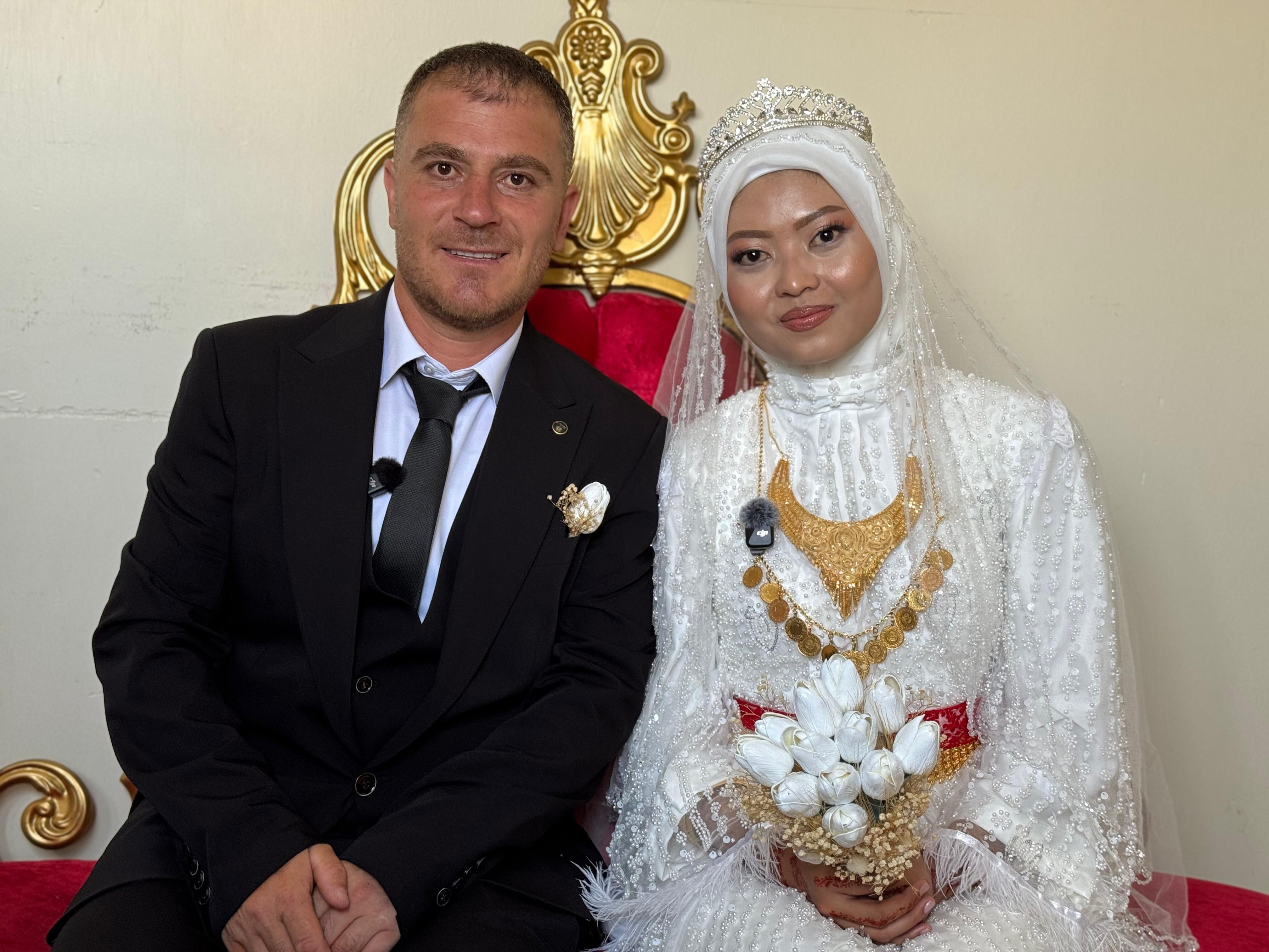 Kıtaların ötesinden Yüksekova'ya geldi! Mehirde verilen altınlar Endonezyalı gelini şaşkına çevirdi - 1. Resim