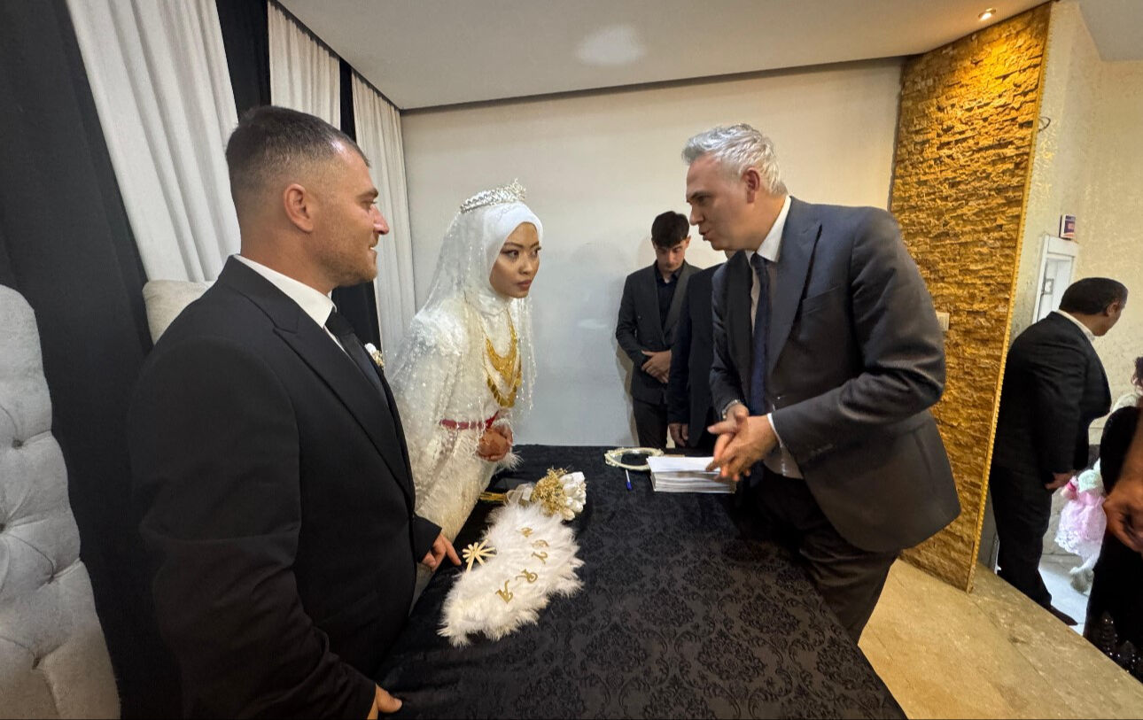 Kıtaların ötesinden Yüksekova'ya geldi! Mehirde verilen altınlar Endonezyalı gelini şaşkına çevirdi - 2. Resim