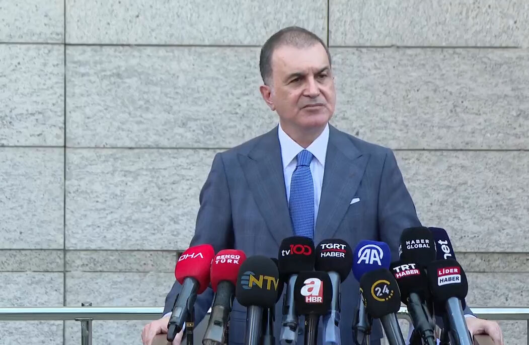 Ömer Çelik'ten sahte diploma skandalına ilişkin açıklama: Partiler arası tartışmaya çeviriyorlar Ömer Çelik'ten sahte diploma skandalına ilişkin açıklama: Partiler arası tartışmaya çeviriyorlar - 1. Resim