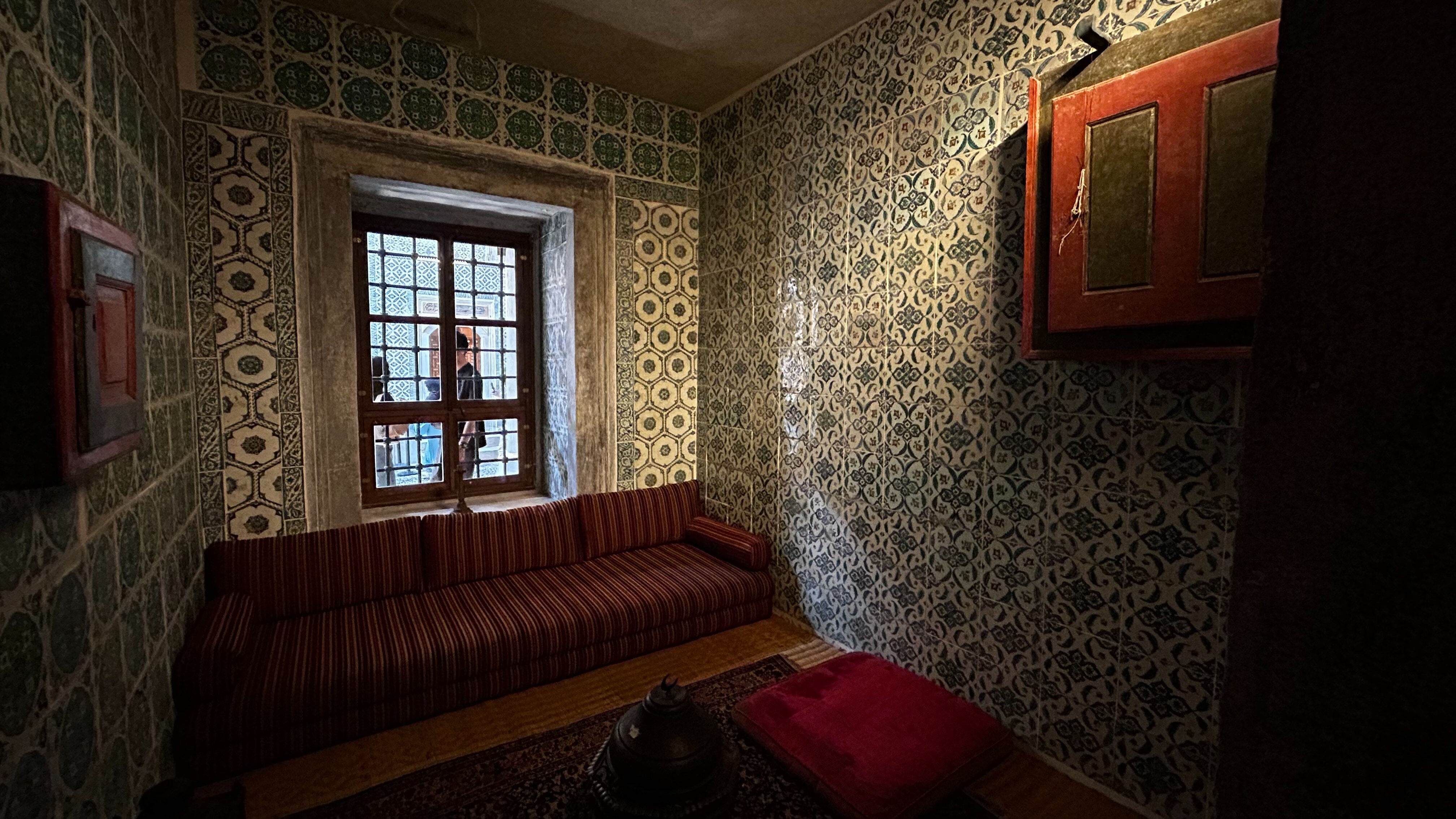 Osmanlı sarayının en gizemli bölümü ilk defa kapıları açtı! Karaağalar Koğuşu gün yüzüne çıktı Osmanlı sarayının en gizemli bölümü ilk defa kapıları açtı! Karaağalar Koğuşu gün yüzüne çıktı - 2. Resim