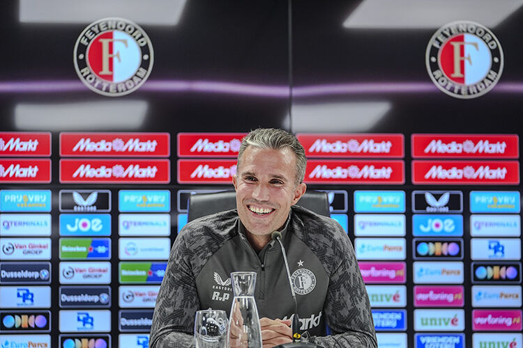 Robin Van Persie kimdir, Fenerbahçe'de ne zaman oynadı? Gol sayısı ve istatistikleri! Robin Van Persie kimdir, Fenerbahçe'de ne zaman oynadı? Gol sayısı ve istatistikleri! - 1. Resim