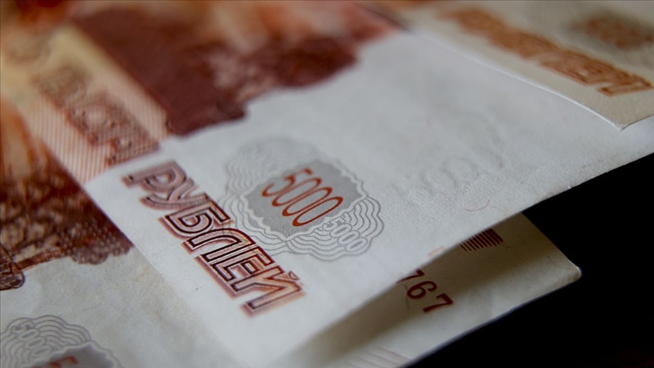 Rusya'nın rezervleri 13,08 trilyon rubleye geriledi Rusya'nın rezervleri 13,08 trilyon rubleye geriledi