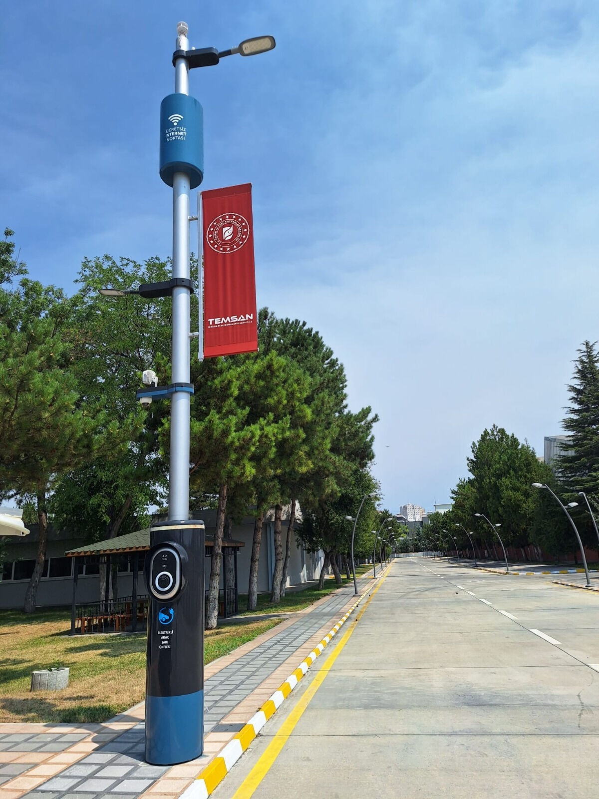 Sokaklarda akıllı aydınlatma dönemi başlıyor! Bir direkte yedi hizmet - 2. Resim