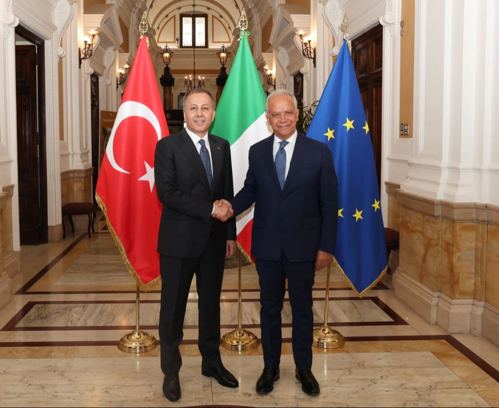 Türkiye ile İtalya arasında 'organize suç çeteleri ile mücadele' görüşmesi Türkiye ile İtalya arasında 'organize suç çeteleri ile mücadele' görüşmesi - 1. Resim