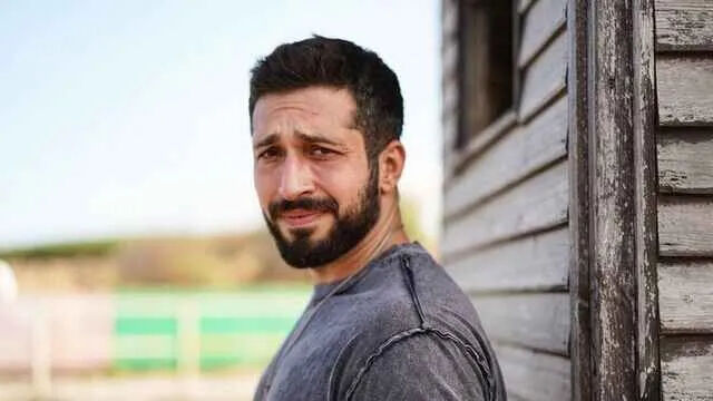 Ünlü oyuncu Emre Bulut'tan üzen haber! Trafik kazası geçirdi Ünlü oyuncu Emre Bulut'tan üzen haber! Trafik kazası geçirdi - 2. Resim