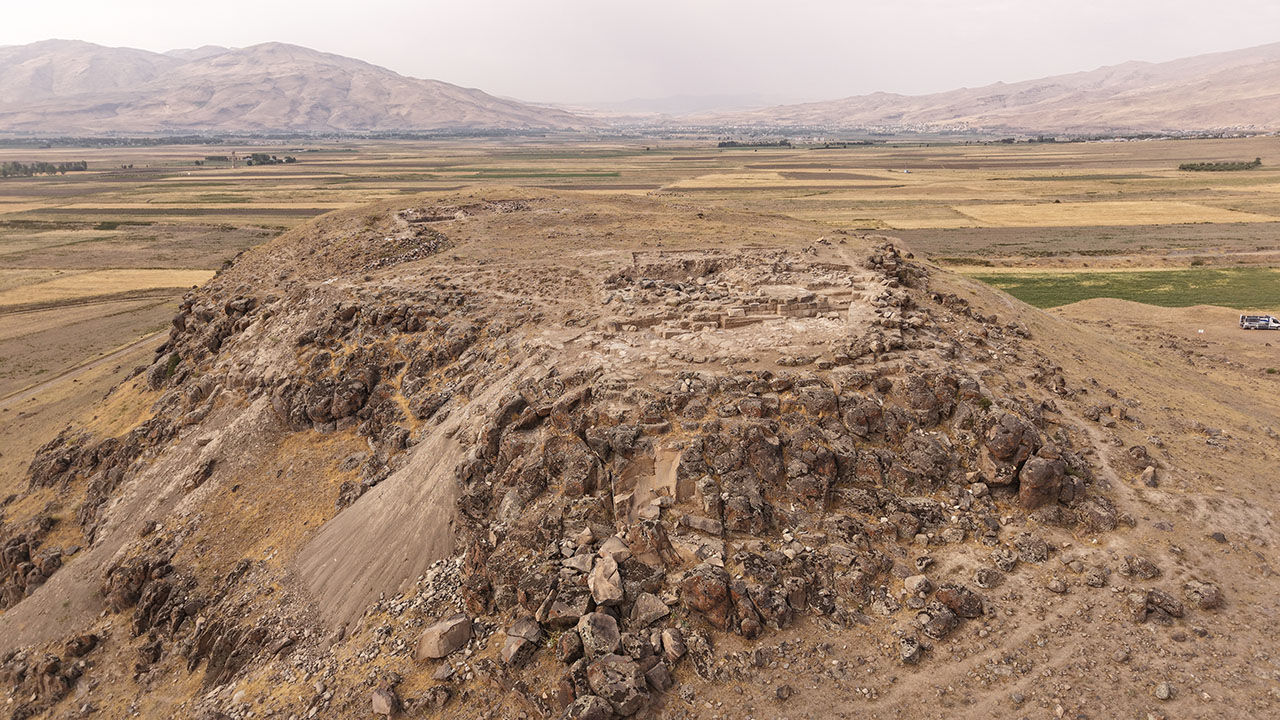Van'da bulunan gizemli tabletler çözüldü, Urartuların mukaddes şehri ortaya çıktı Van'da bulunan gizemli tabletler çözüldü, Urartuların mukaddes şehri ortaya çıktı - 2. Resim