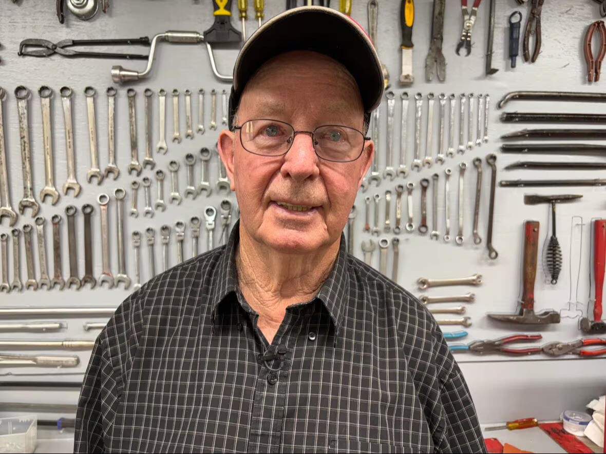 Yok böyle araba! Ne Cadillac ne Rolls Royce... Gören dönüp yine bakıyor, üstelik bir eksik... - 4. Resim