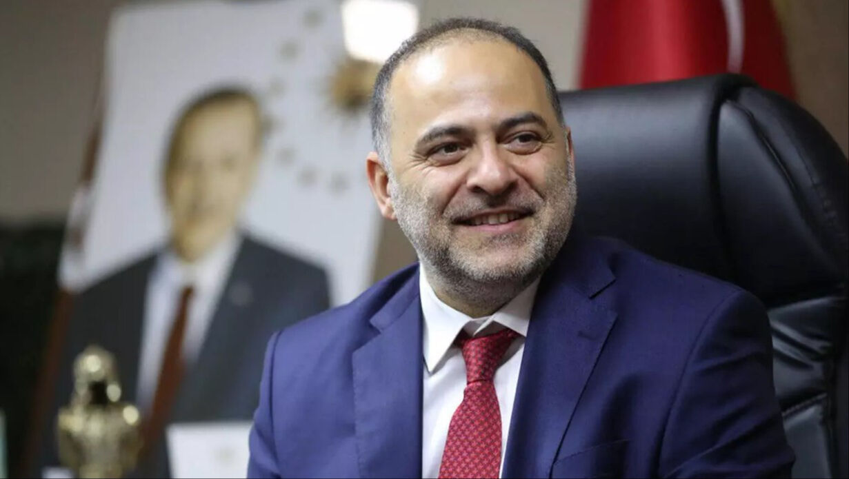10 diplomayı nasıl aldı, özgeçmişini sildi mi? Bakan Yardımcısı Ömer Fatih Sayan sessizliğini bozdu Ulaştırma ve Altyapı Bakan Yardımcısı Ömer Fatih Sayan