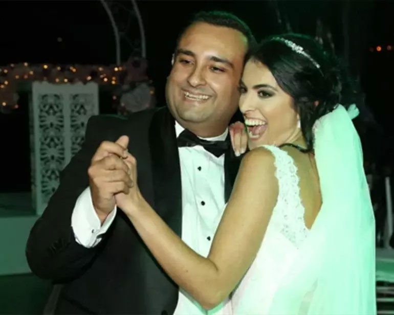 10 yıllık evliliğini tek kalemde silmişti! Nez defteri kapandı, boşandığı eşine döndü 10 yıllık evliliğini tek kalemde silmişti! Nez defteri kapandı, boşandığı eşine döndü - 1. Resim