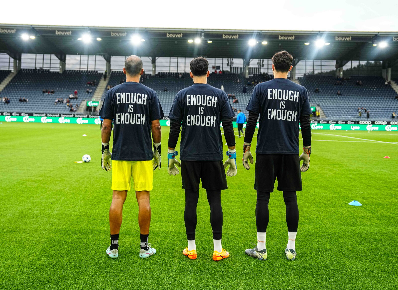 Başakşehir ve Beşiktaş'tan Gazze çağrısı: İnsanlığa karşı işlenen suçlara son verin Başakşehir'den Gazze çağrısı: İnsanlığa karşı işlenen suçlara son verin - 2. Resim