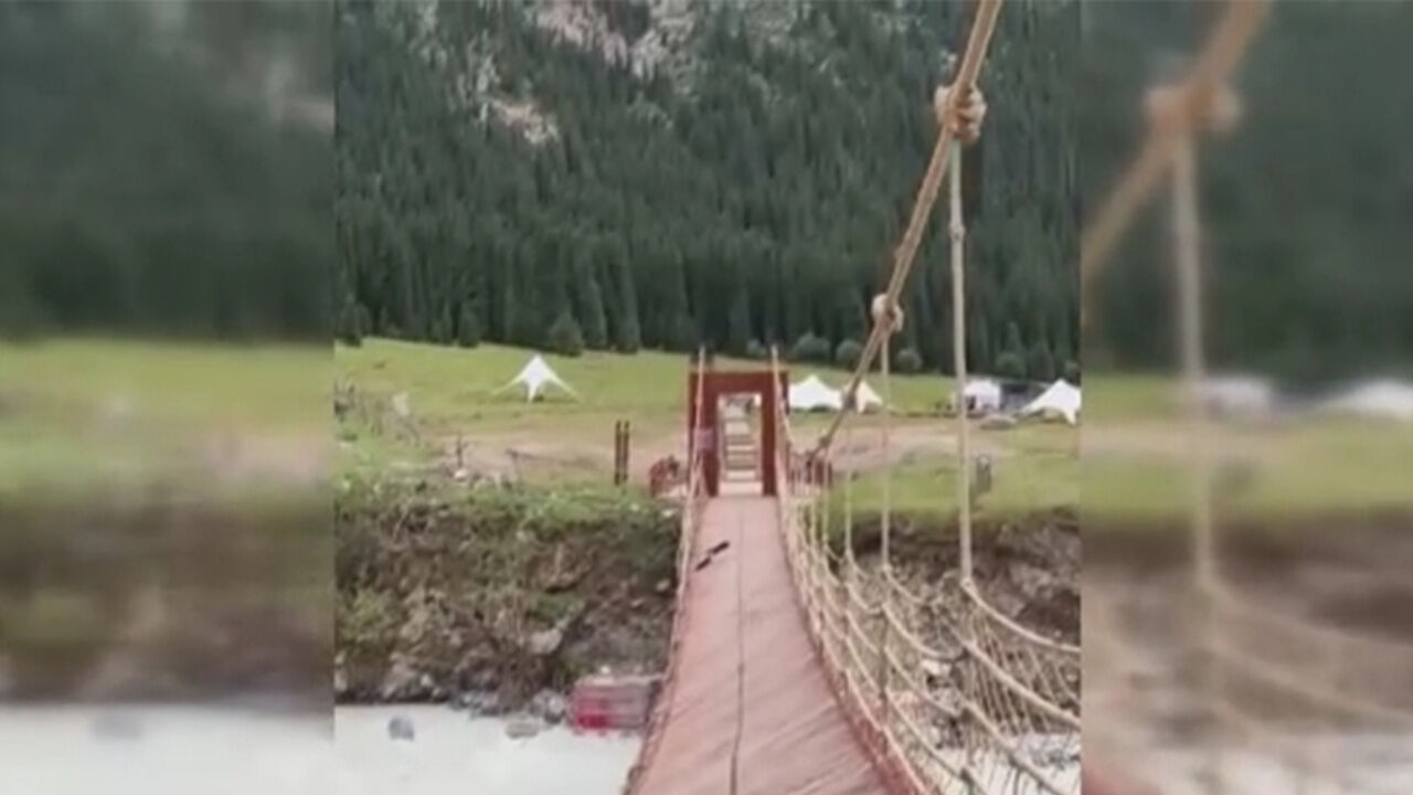 Çin'de katliam gibi kaza! Asma köprünün halatı koptu: Çok sayıda ölü ve yaralı var Çin'de katliam gibi kaza! Asma köprünün halatı koptu: Çok sayıda ölü ve yaralı var - 1. Resim