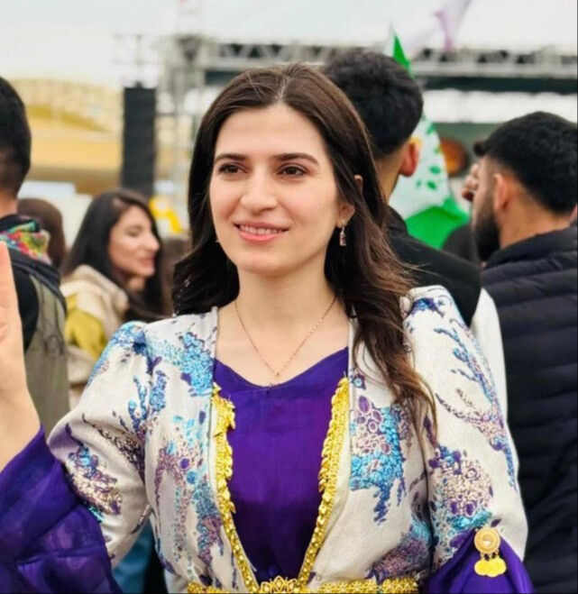 DEM Parti karıştı! Silopi Belediye Başkanı Jiyan Ormanlı ihraç edildi DEM Parti karıştı! Silopi Belediye Başkanı Jiyan Ormanlı ihraç edildi - 1. Resim