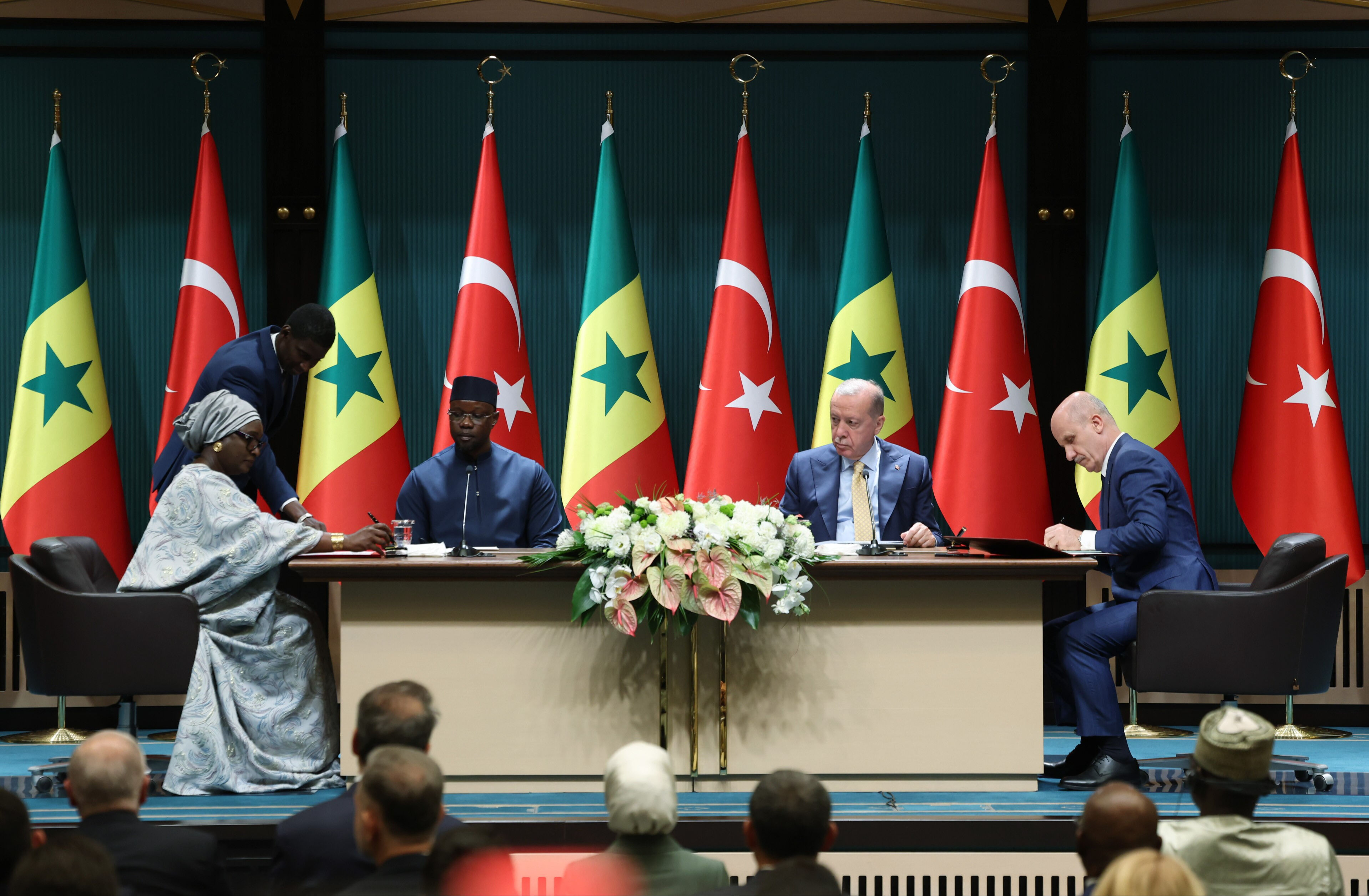 Erdoğan-Sonko zirvesi sona erdi: Türkiye ile Senegal arasında 4 anlaşma! Erdoğan-Sonko zirvesi sona erdi: Türkiye ile Senegal arasında 4 anlaşma! - 1. Resim