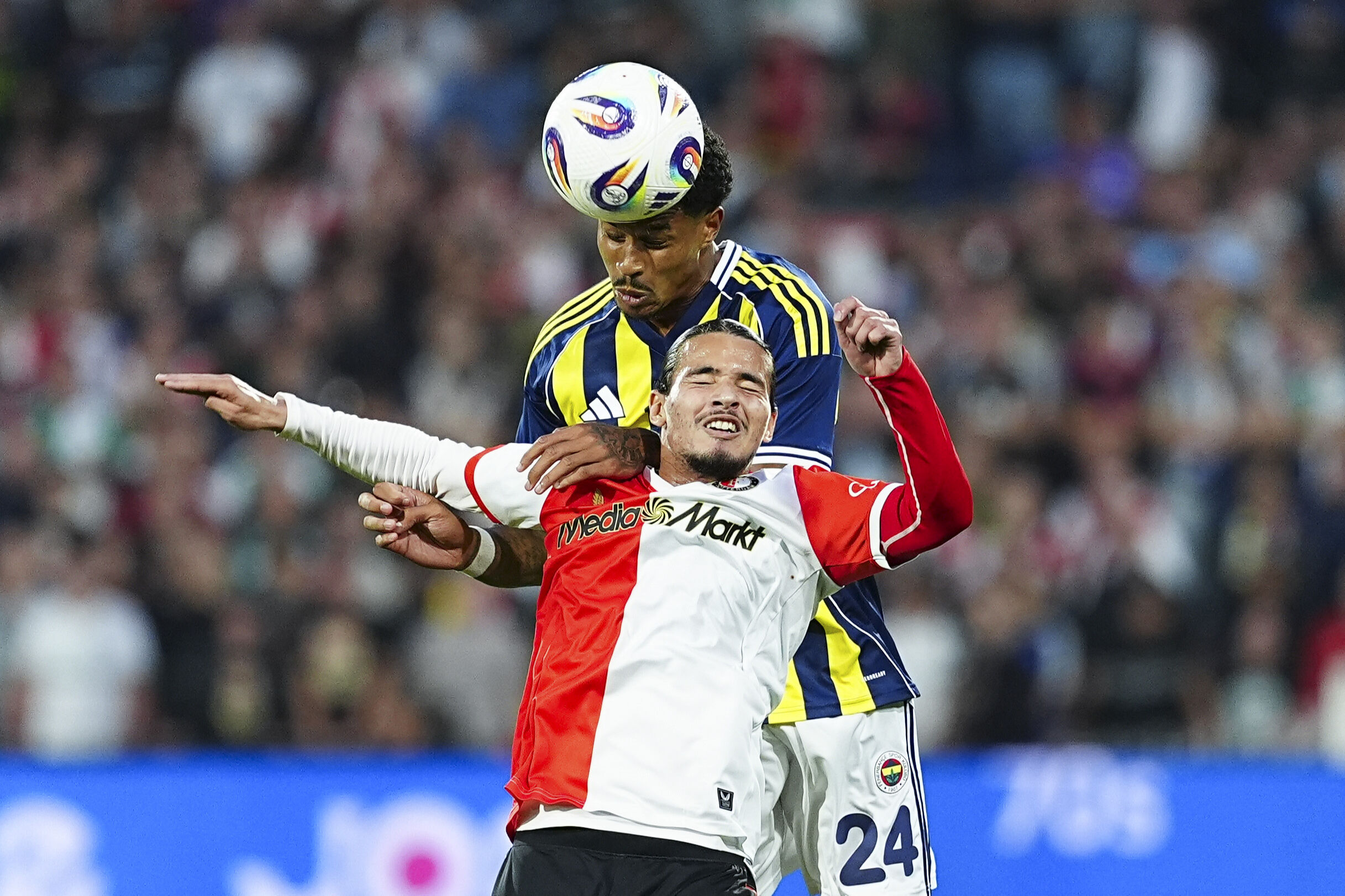 Fenerbahçe, Şampiyonlar Ligi 3. eleme ilk maçında Feyenoord'a mağlup oldu! Kadıköy'e gel bakalım Fenerbahçe, Şampiyonlar Ligi 3. eleme ilk maçında Feyenoord'a mağlup oldu! Kadıköy'e gel bakalım - 2. Resim