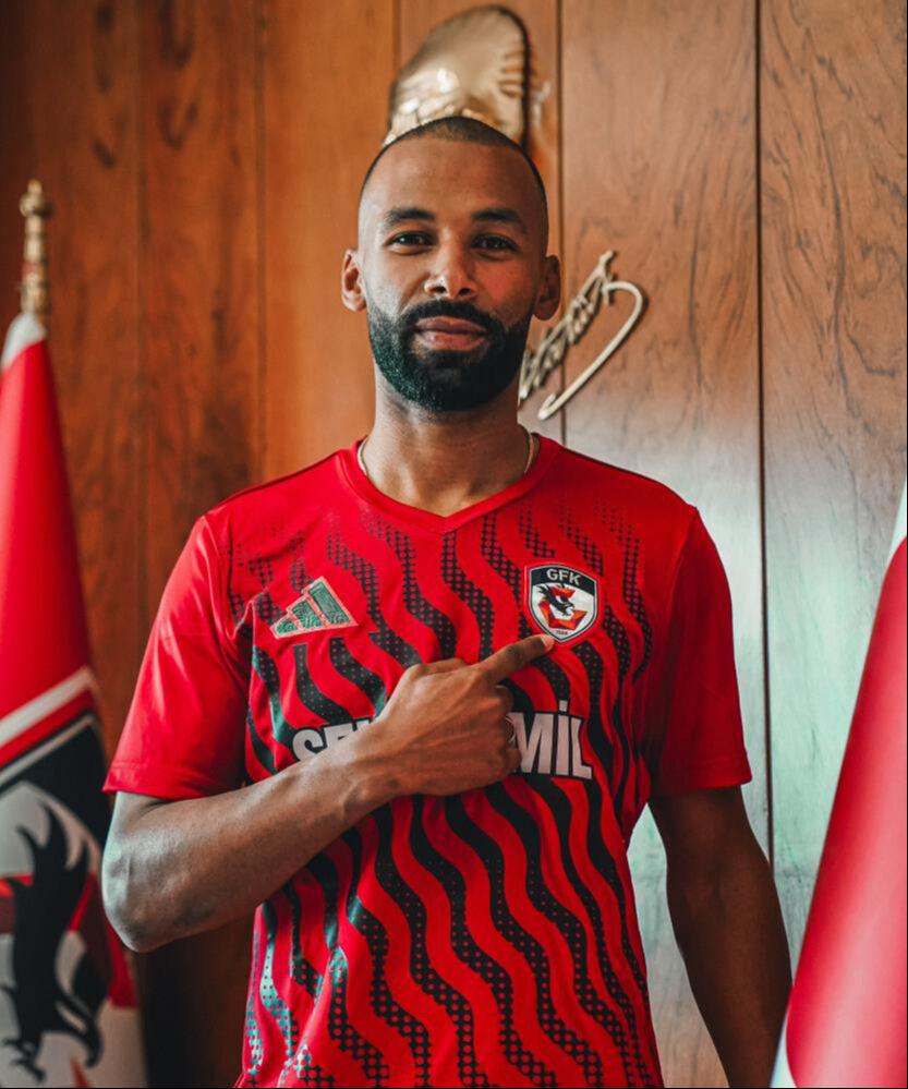 Fenerbahçe'de 3 yıl geçirmişti! Sangare imzayı attı: İşte yeni takımı... Fenerbahçe'de 3 yıl geçirmişti! Sangare imzayı attı: İşte yeni takımı... - 3. Resim