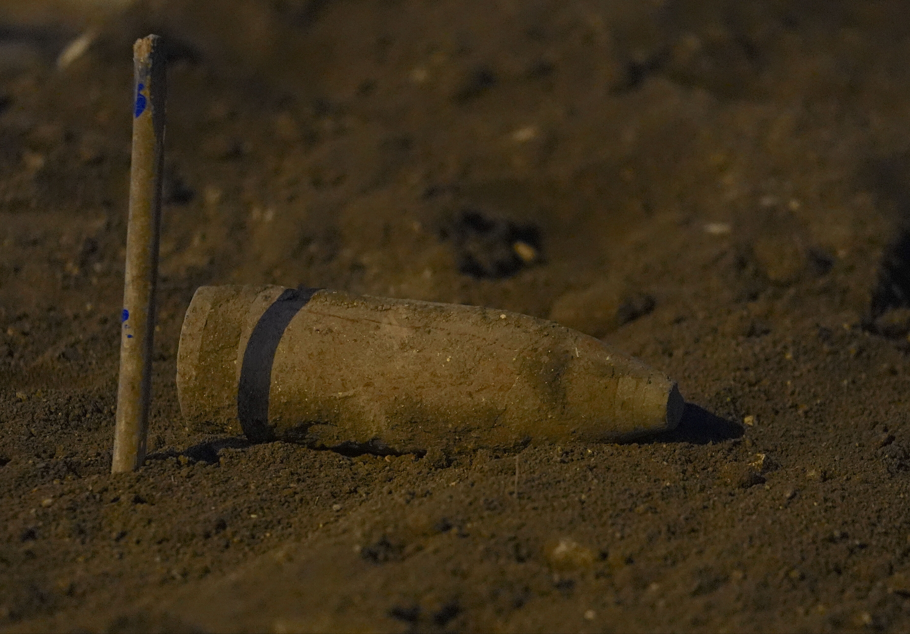 Patlamamış halde bulundu! Petrol istasyonundaki kazıda ortaya çıktı Gören şaşırdı, patlamamış halde bulundu! Petrol istasyonundaki kazıda ortaya çıktı - 1. Resim
