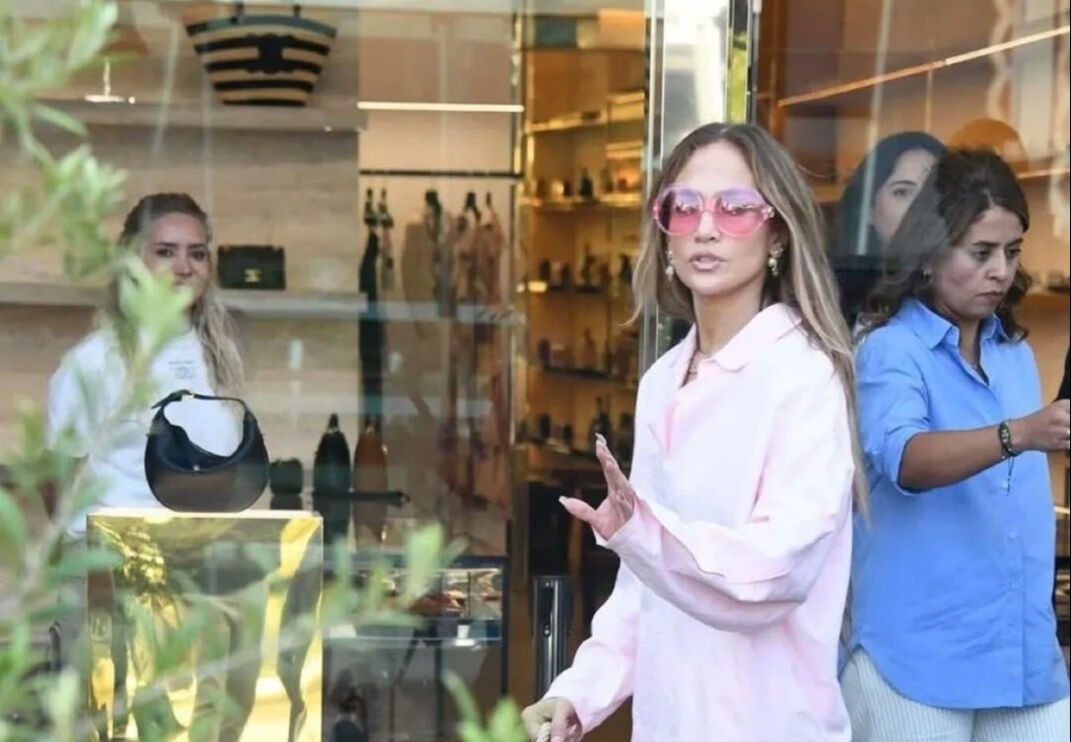 Jennifer Lopez’i mağazaya almamışlardı! O çalışanla ilgili flaş karar Jennifer Lopez’i mağazaya almamışlardı! O çalışanla ilgili flaş karar - 1. Resim