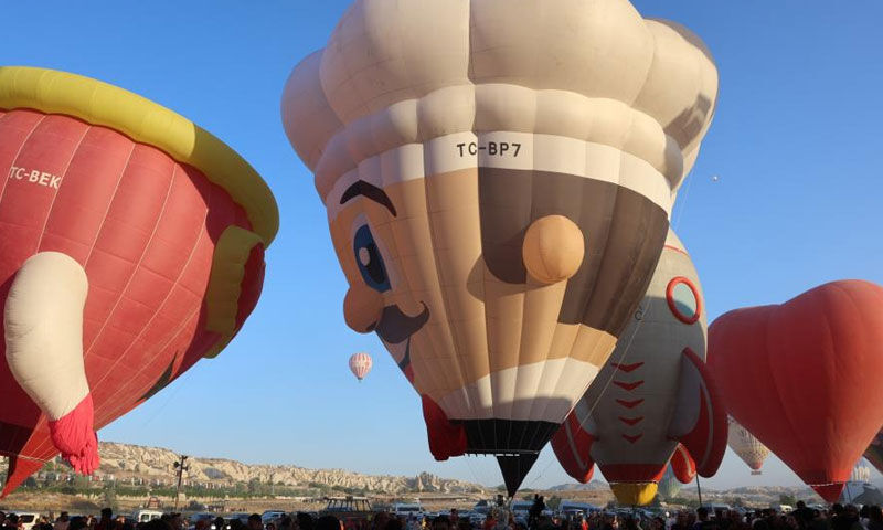 Kapadokya semalarında renk şöleni: Uluslararası Balon Festivali başladı Kapadokya’da semalarında renk şöleni: Uluslararası Balon Festivali başladı - 1. Resim