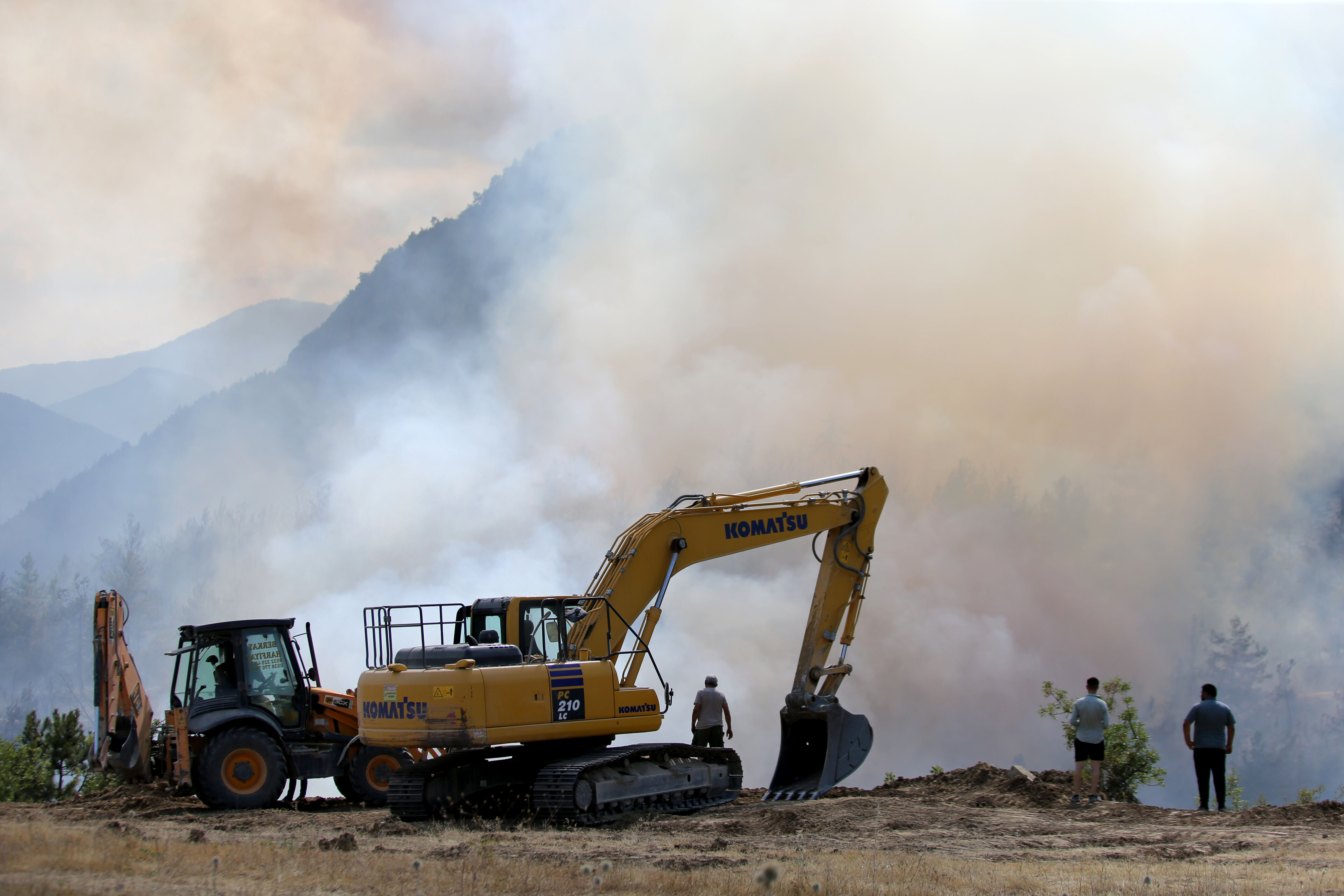 Karabük'te orman yangını! Alevler kent merkezine yaklaşıyor Karabük'te orman yangını! Alevler kent merkezine yaklaşıyor - 2. Resim