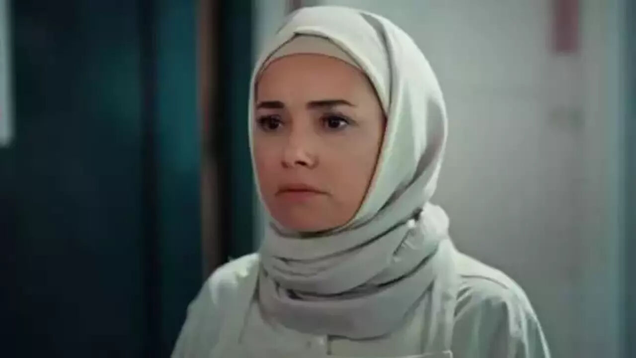 Özgü Namal ekranlara geri dönüyor! Yeni imajı görenleri şaşkına çevirdi Özgü Namal ekranlara geri dönüyor! Yeni imajı görenleri şaşkına çevirdi - 1. Resim