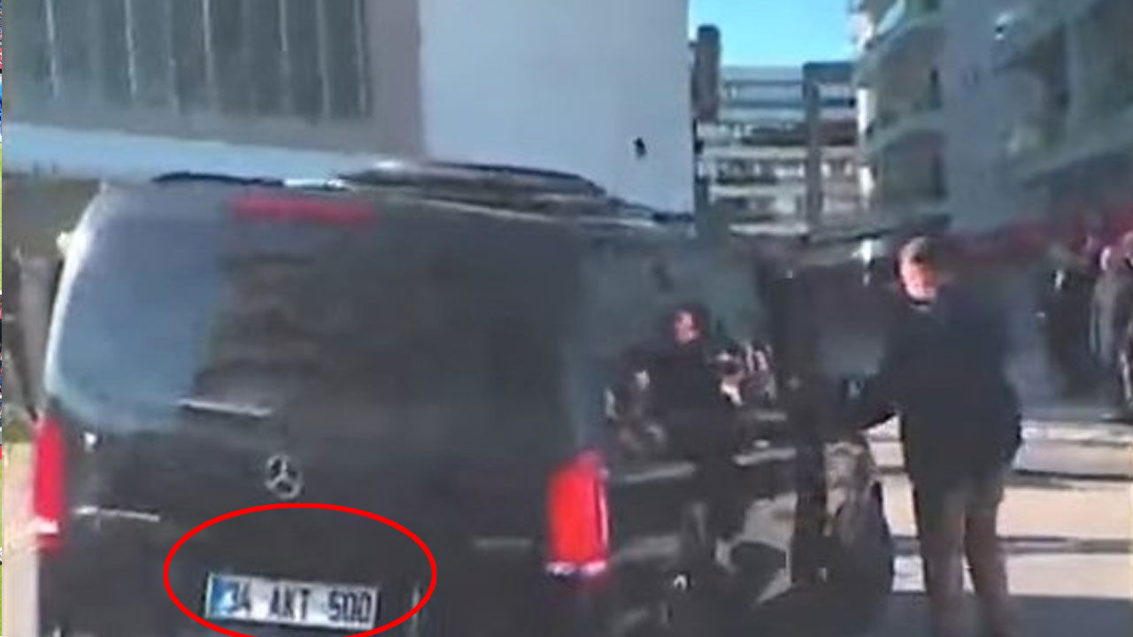 Özgür Özel'in makam aracının Aziz İhsan Aktaş'a ait olduğu iddia edildi! Özgür Özel'in makam aracının Aziz İhsan Aktaş'a ait olduğu iddia edildi! - 2. Resim