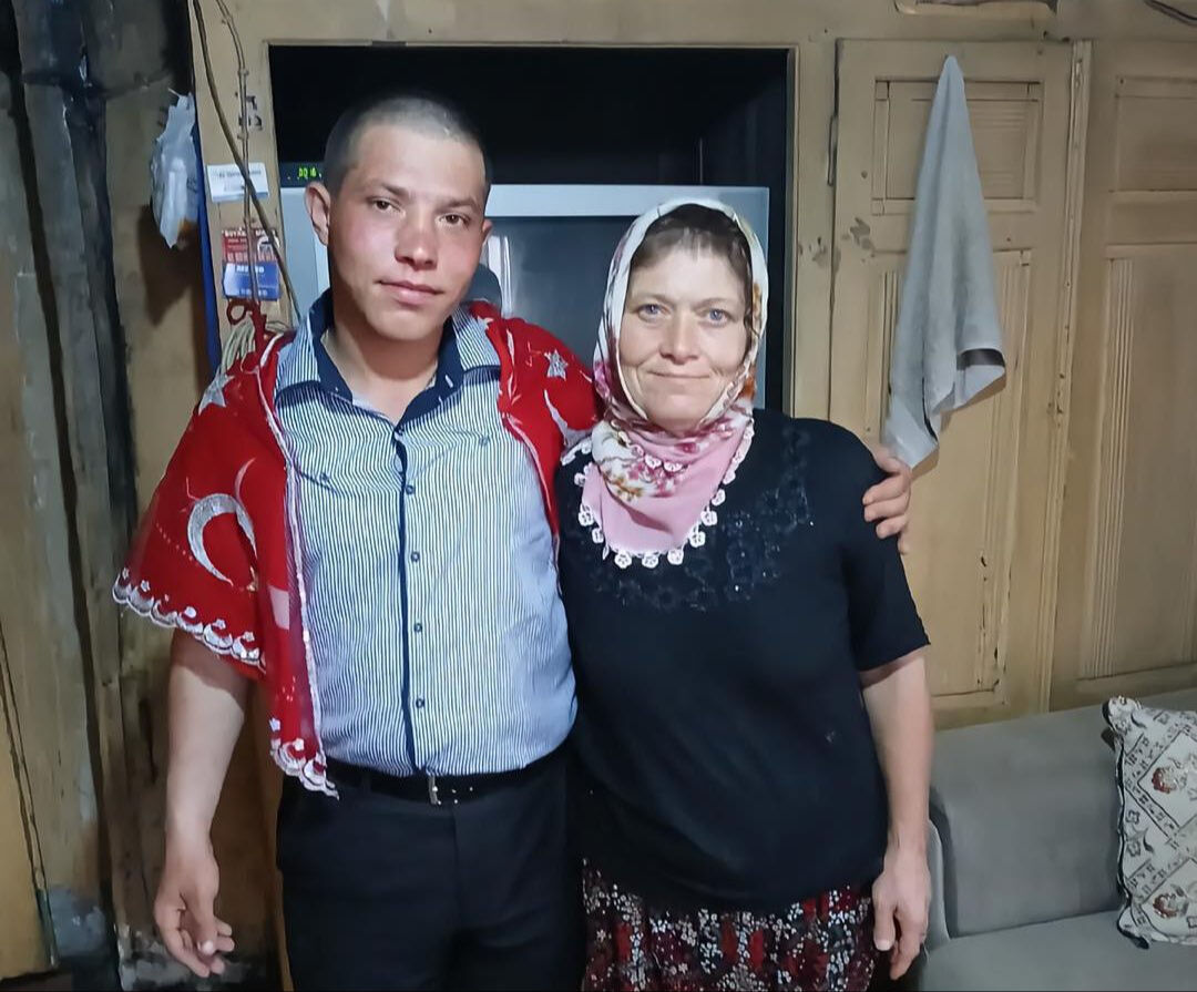 Türkiye onu ailesi için istediği dua ile tanıdı! İbrahim Tekin vatani görevine uğurlandı - 3. Resim