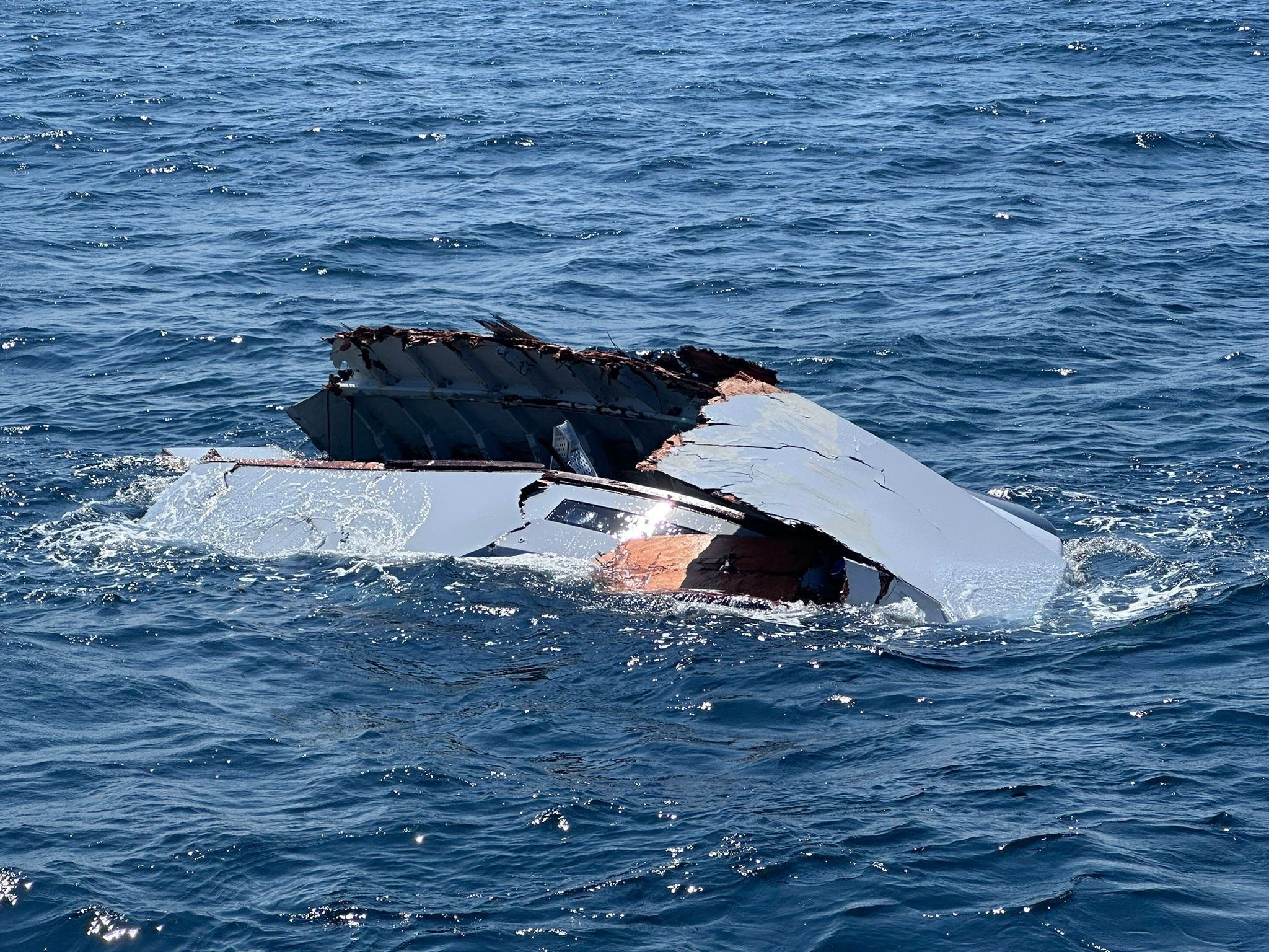 Kayıp iş adamı Halit Yukay soruşturmasında yeni gelişme! Gemi kaptanı çarpma anını anlattı Yatı parçalanmış halde bulunmuştu! Kayıp iş adamı Halit Yukay soruşturmasında 1 kişi gözaltında - 2. Resim