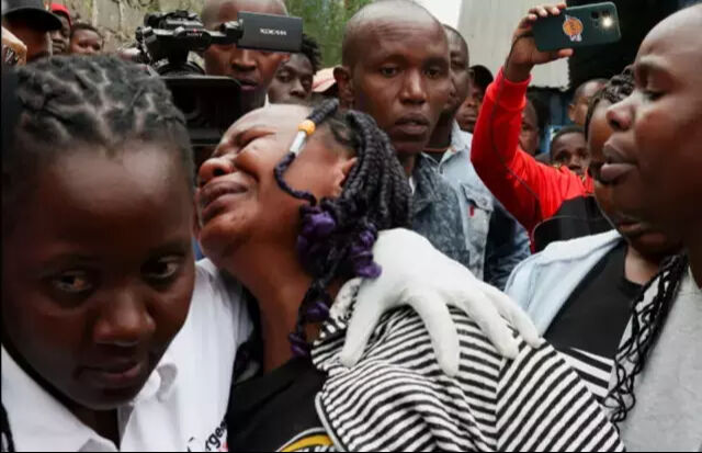 Ambulans uçak yerleşim yerine düştü! Çok sayıda ölü var - 1. Resim