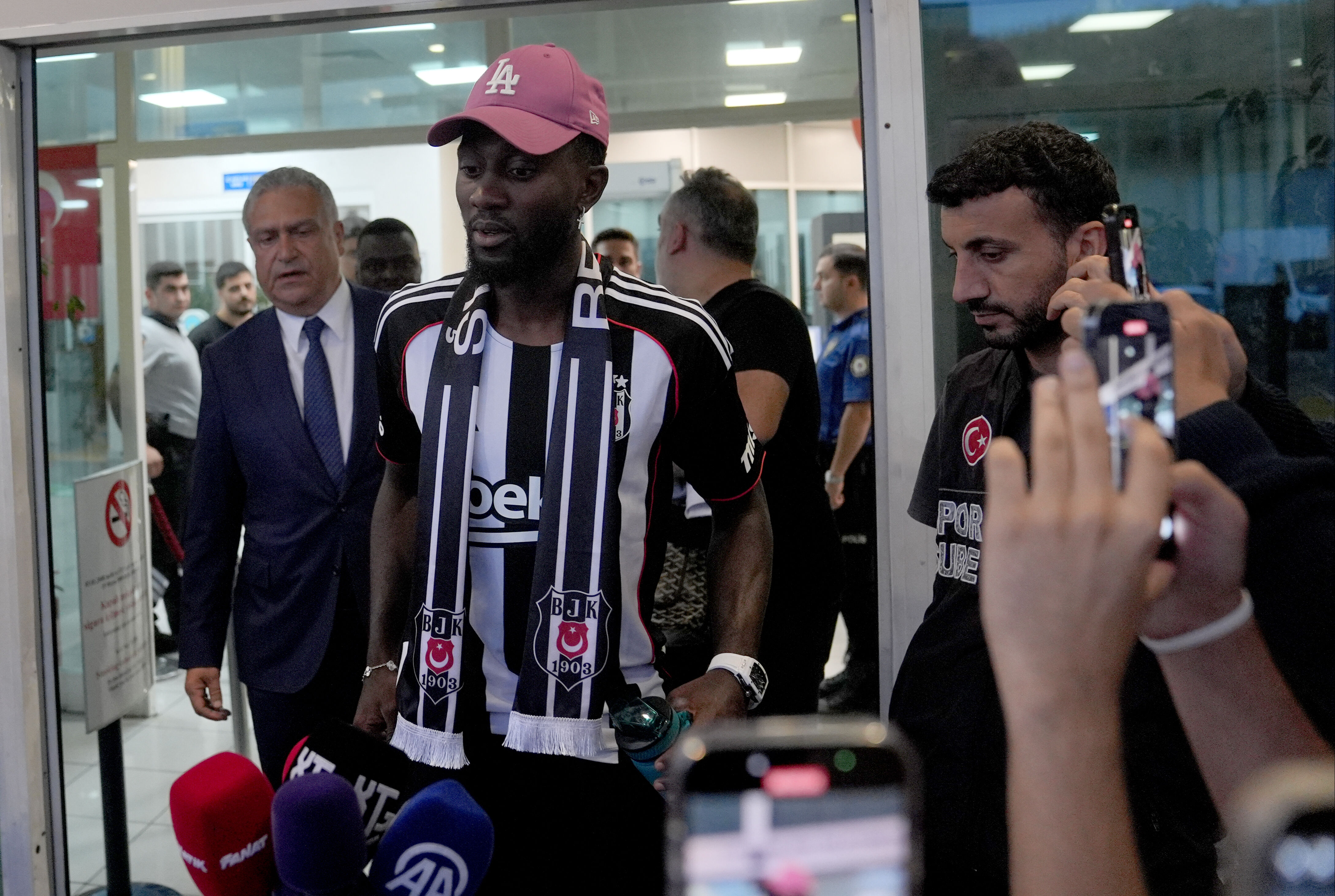 Beşiktaş'tan transfer açıklaması: İşte Ndidi'nin maliyeti... - 1. Resim