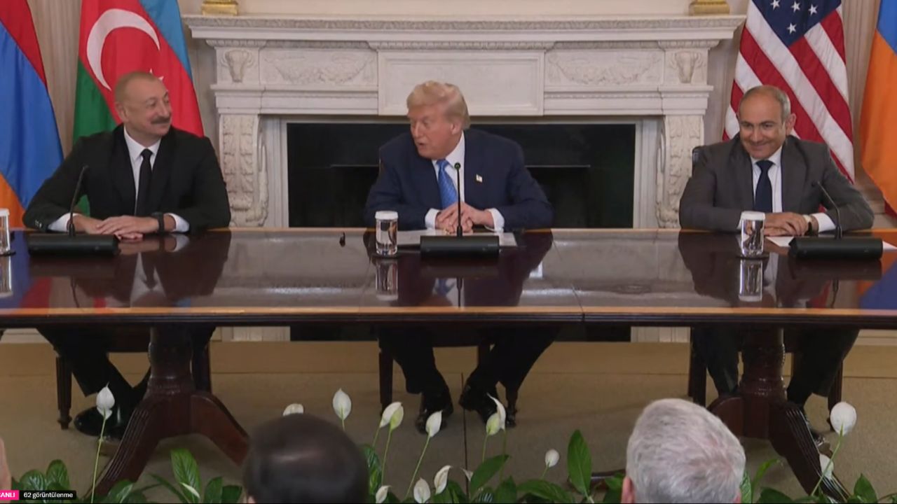 Beyaz Saray'da barış masası! Trump, Aliyev ve Paşinyan anlaşmayı imzaladı - Dünya