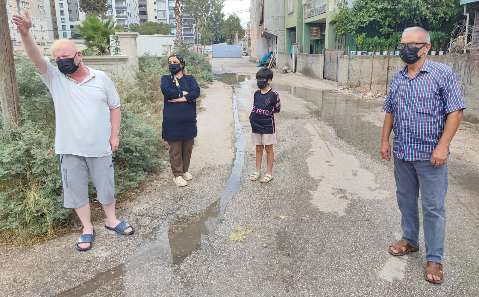 Bu sokakta pandemi hiç bitmedi! İki yıldır maskeyle yaşıyorlar, sebebi ise... Bu sokakta pandemi hiç bitmedi! İki yıldır maskeyle yaşıyorlar, sebebi ise... - 1. Resim