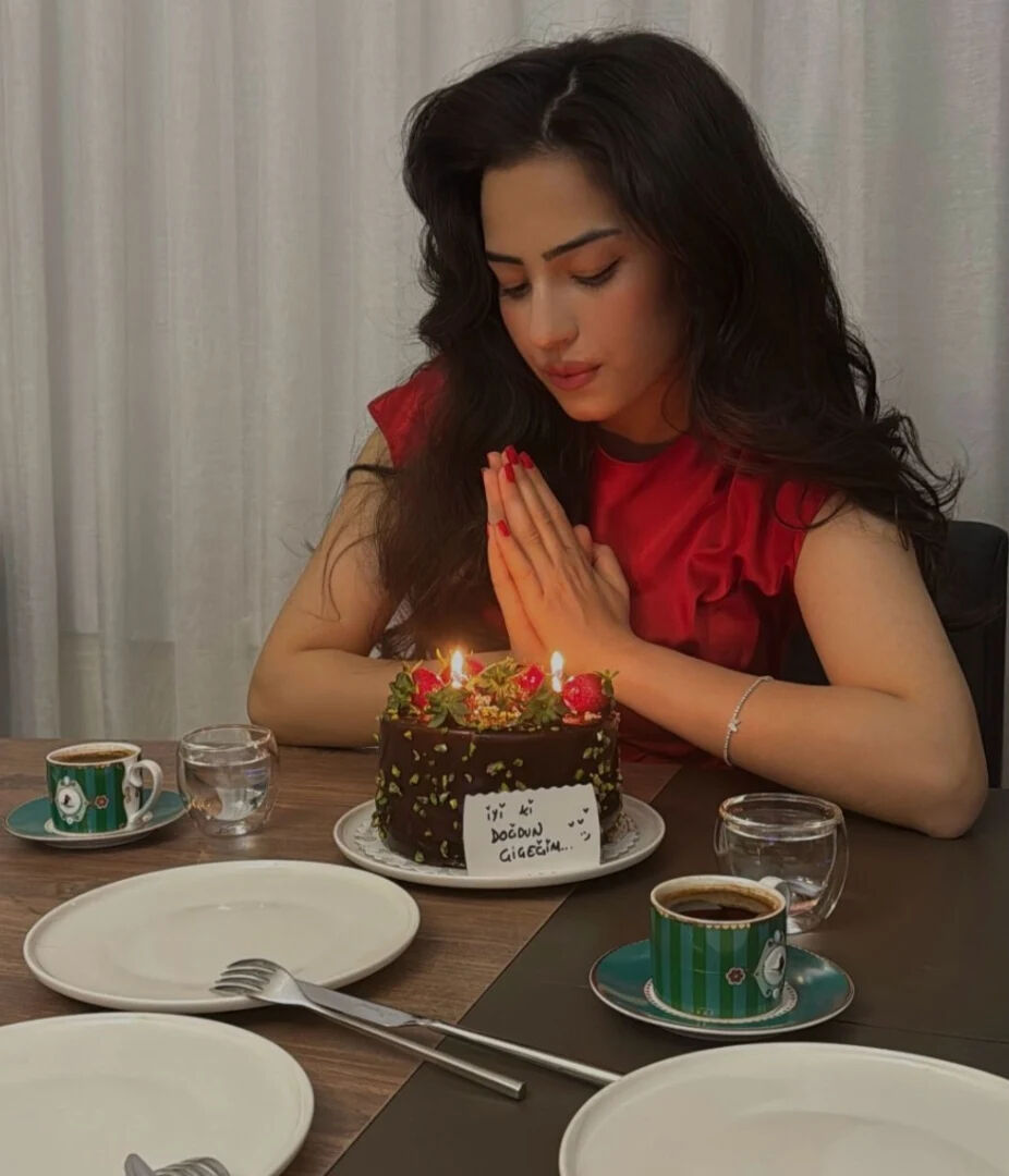 İbrahim Tatlıses’in torunu Berfin Oxford’a başvurdu! Son hali herkesi şaşırttı İbrahim Tatlıses’in torunu Berfin Oxford’a başvurdu! Son hali herkesi şaşırttı - 2. Resim