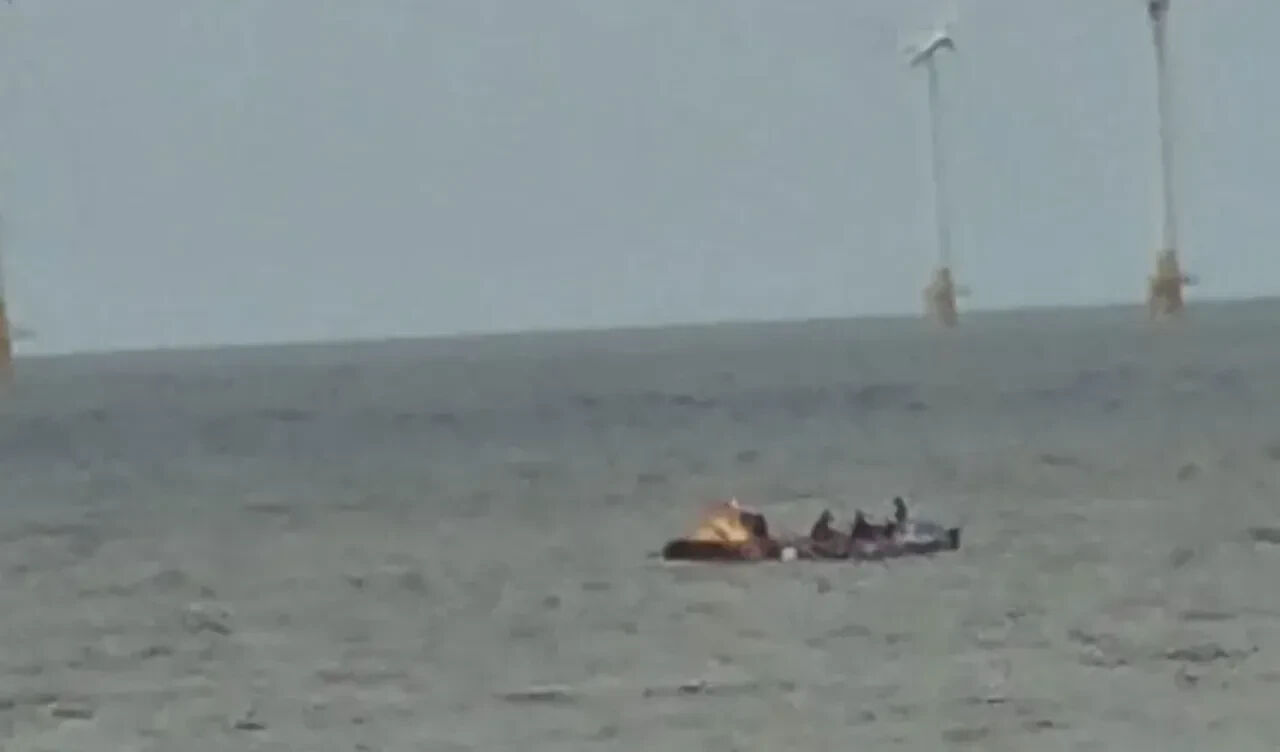 İngiliz milletvekili teknedekileri düzensiz göçmen sandı, ortalığı ayağa kaldırdı! Gerçek bambaşka çıktı - 1. Resim