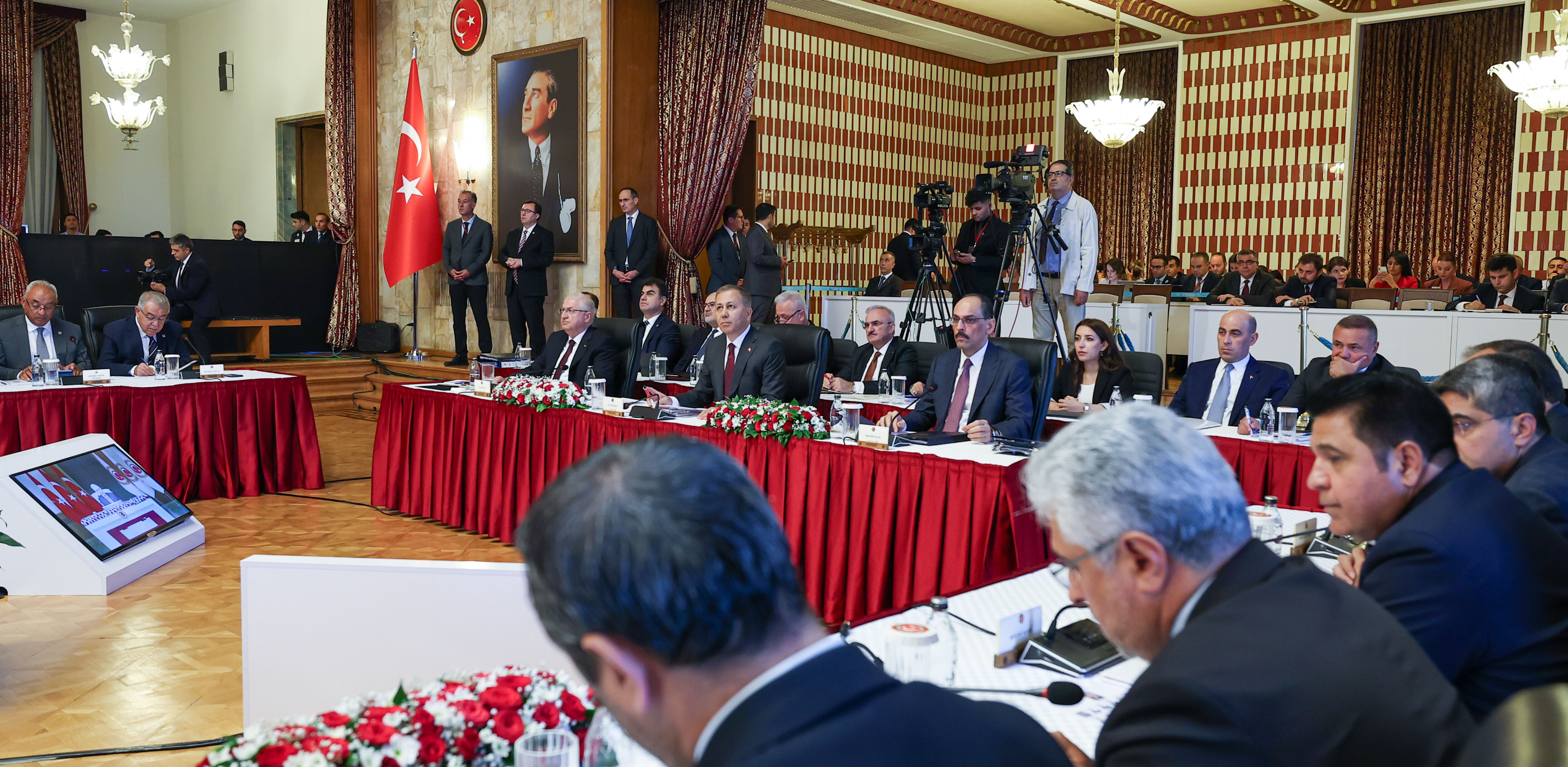 "Milli Dayanışma, Kardeşlik ve Demokrasi Komisyonu" ikinci defa toplandı "Milli Dayanışma, Kardeşlik ve Demokrasi Komisyonu" ikinci defa toplandı - 1. Resim